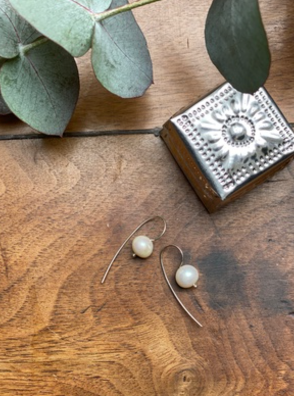 Pearly earrings
