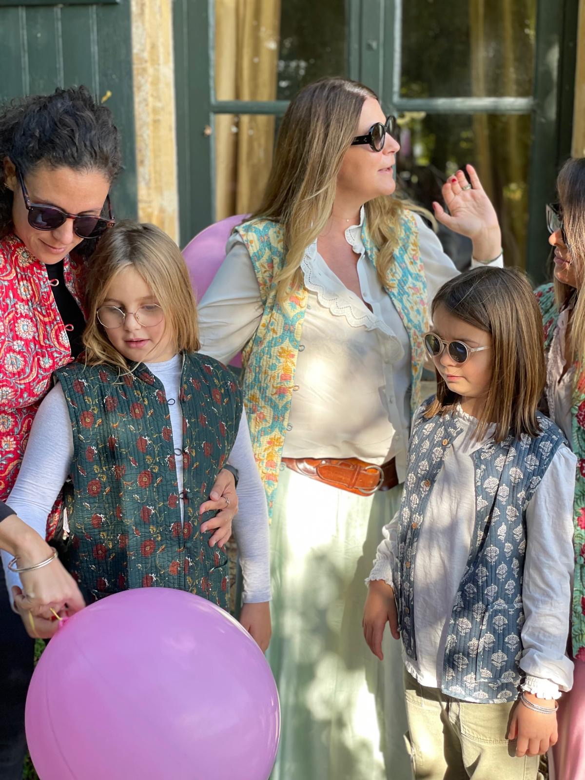 gilet femme a porter en mi saison pour une touche de couleur