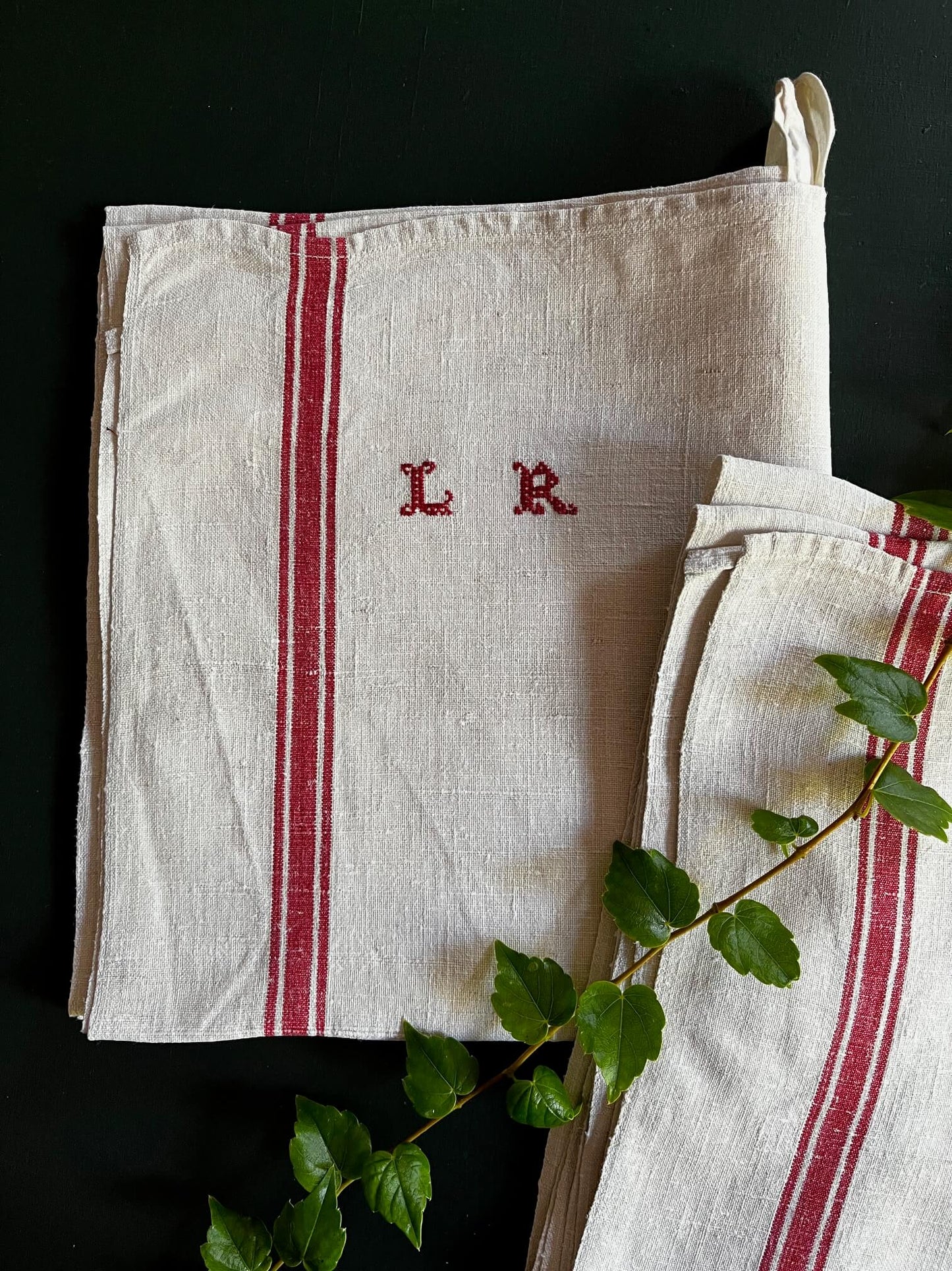 Torchon Ancien Brodé LR – Linge de Cuisine en lin Vintage