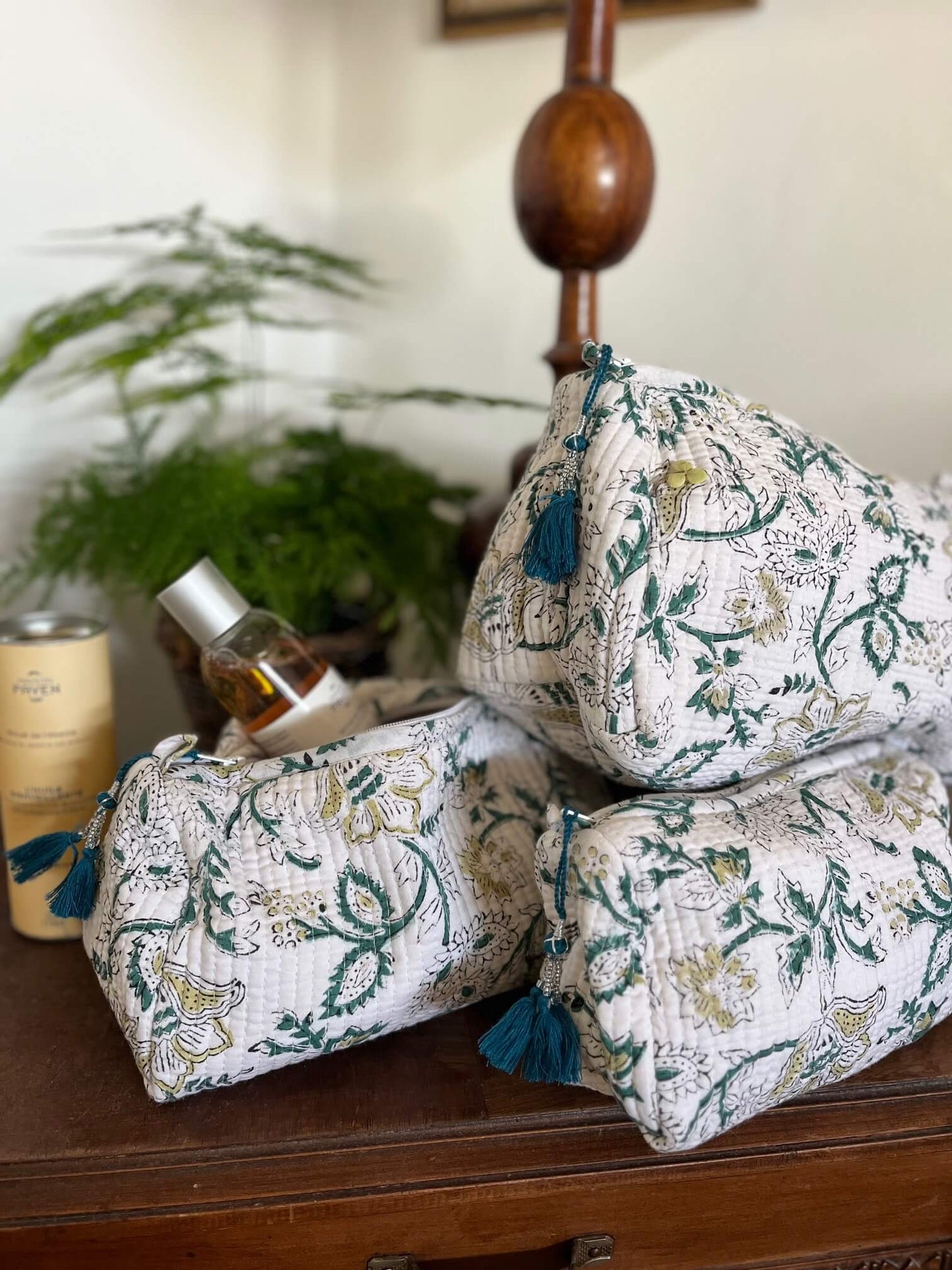 Trousse de Toilette Fleurie Blanche – Coton & Intérieur Plastifié | Voyage & Cadeau Pratique