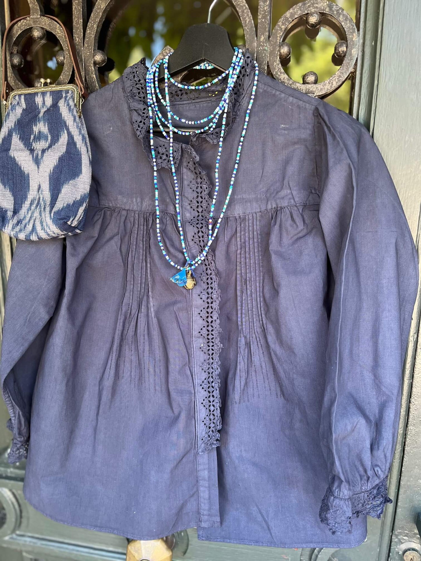 Blouse vintage upcyclée teinte bleue nuit, taille XS