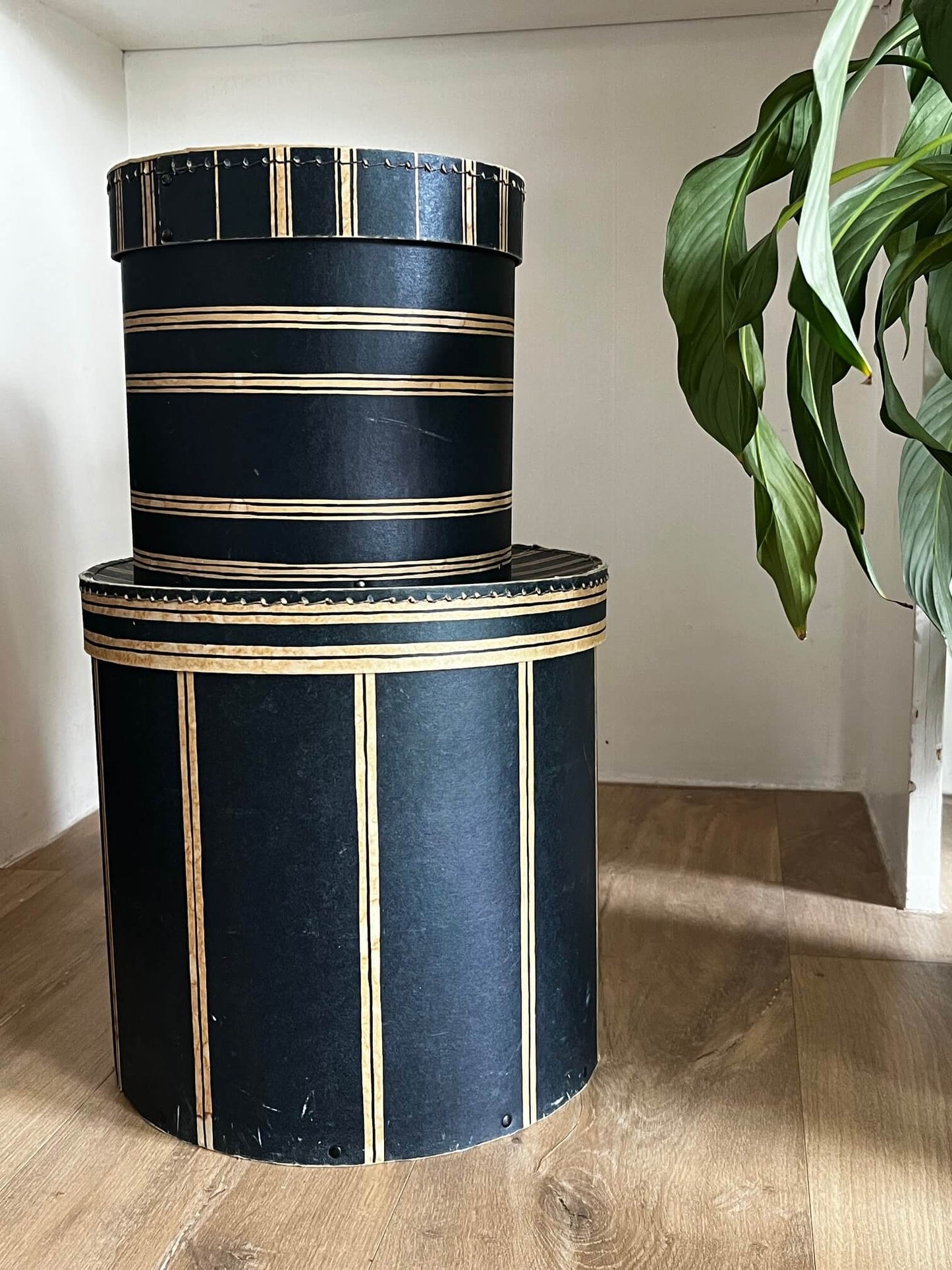 Set de deux boîtes décoratives patinées, idéales pour un rangement vintage
