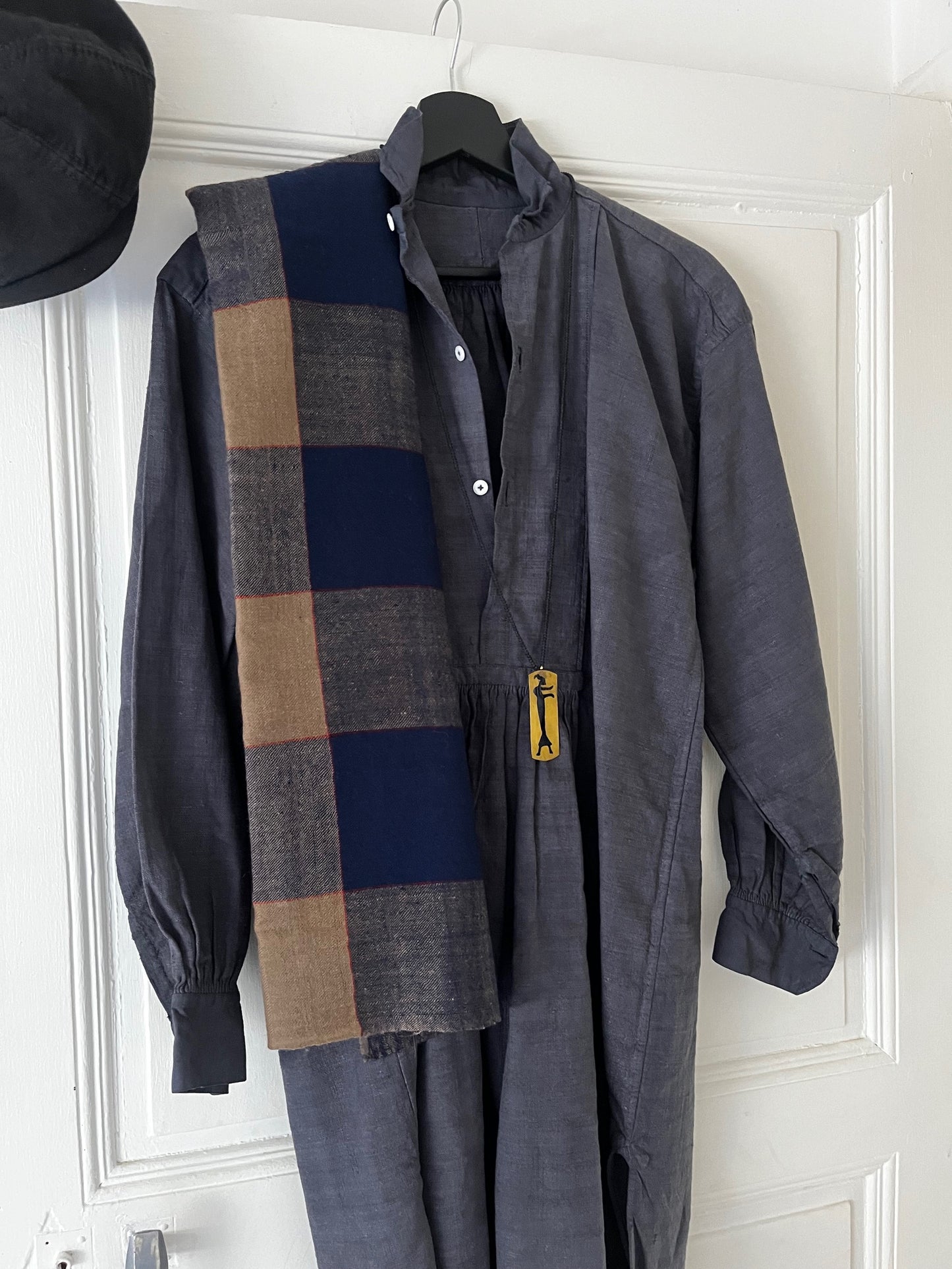 Vêtement vintage oversize en lin teinté noir, coupe ample