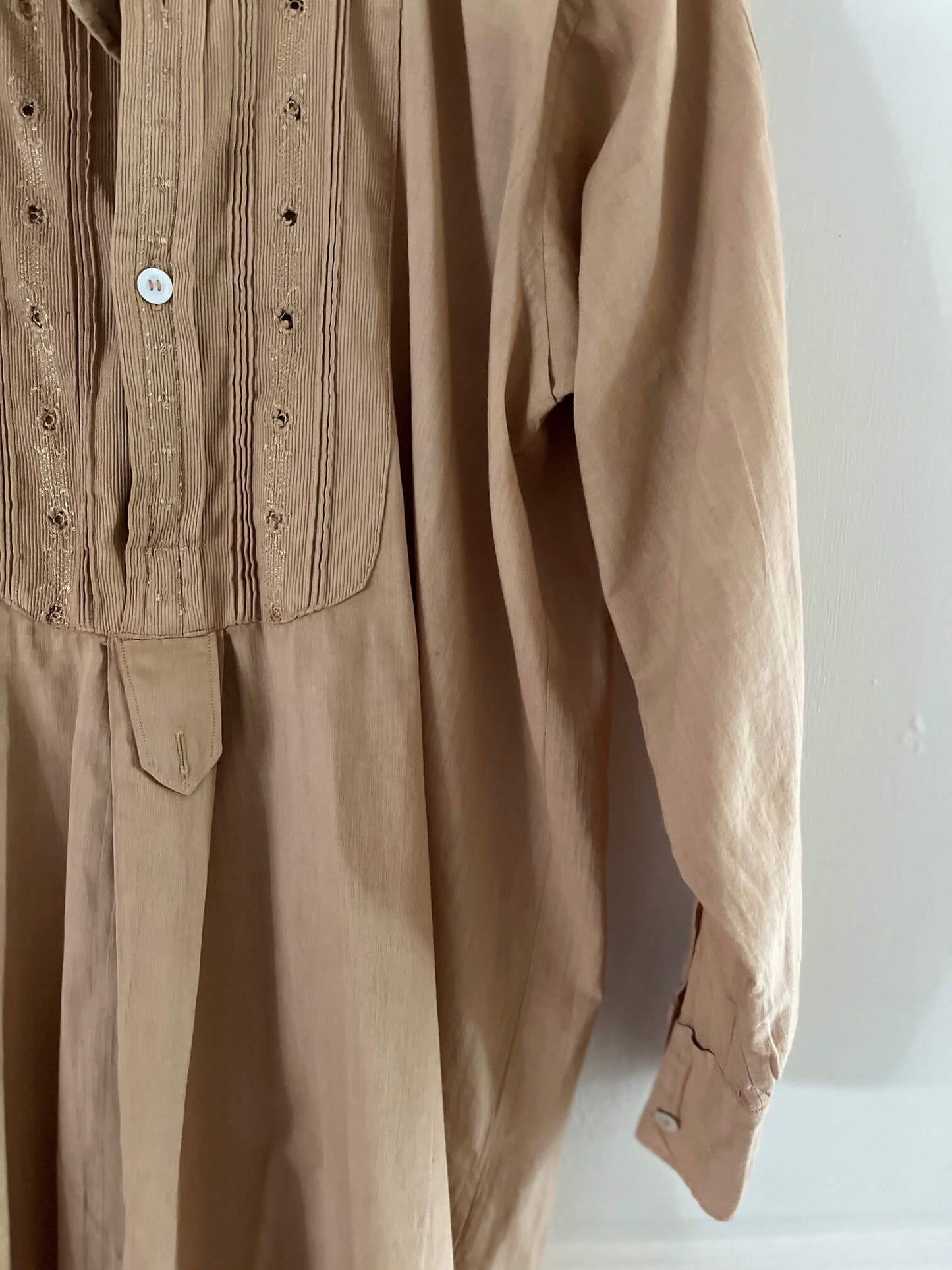 Chemise ancienne coton beige - détail boutonnières