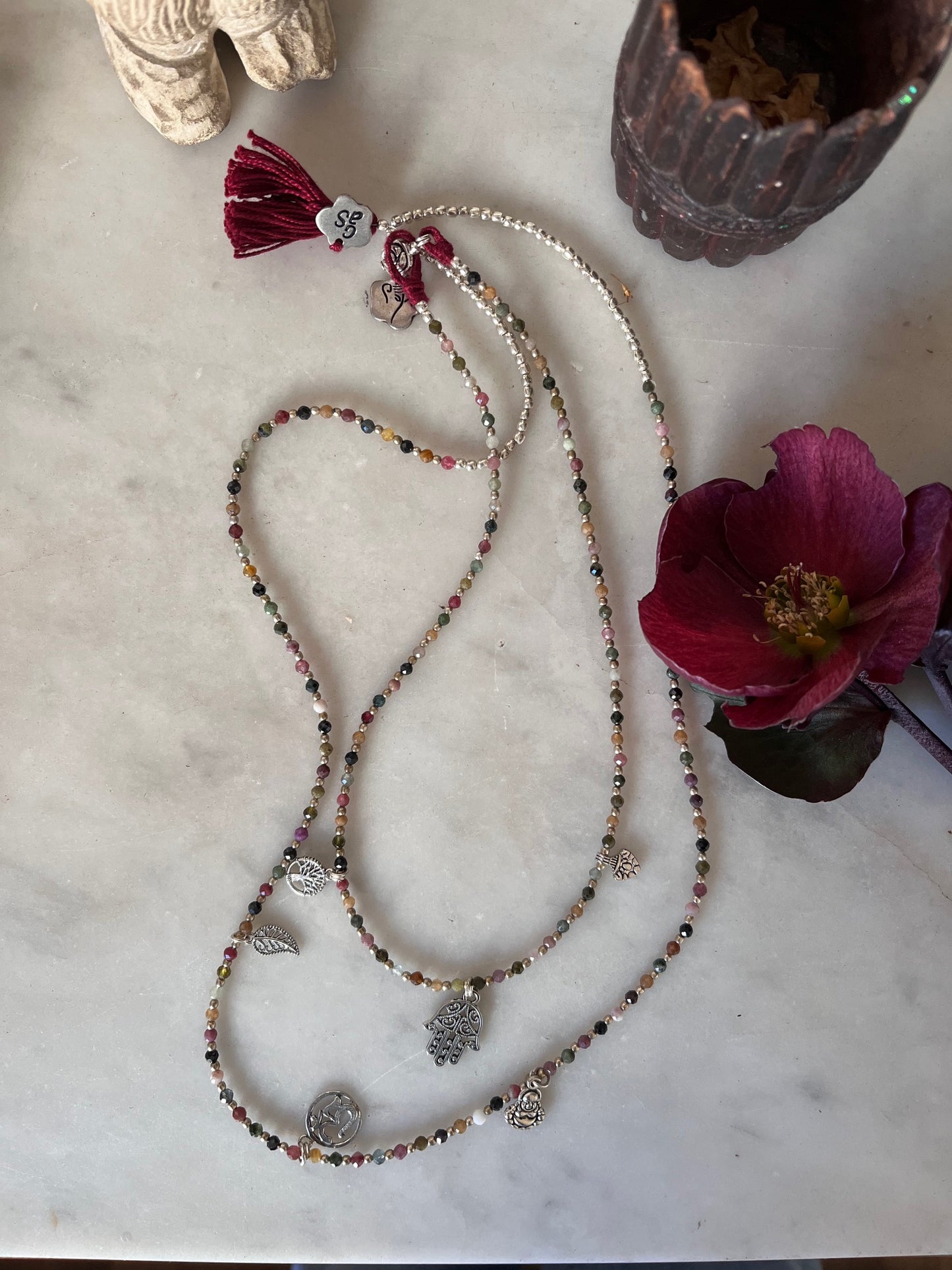 Collier long en perles colorées pour look bohème chic
