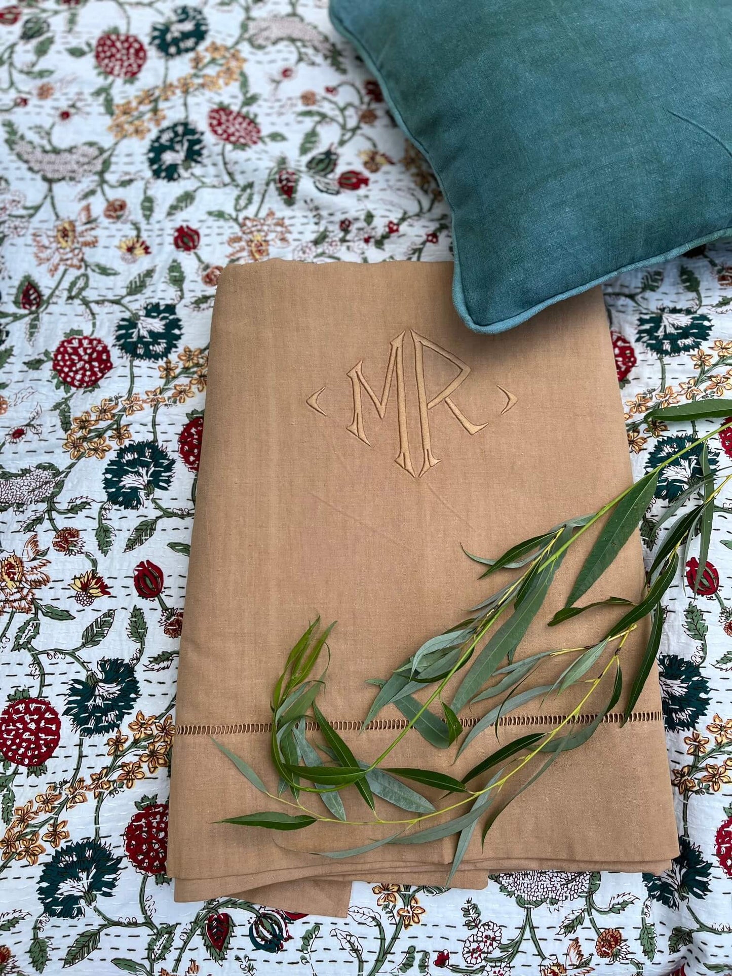 Drap en coton ancien avec jour échelle et broderie, style rétro bohème