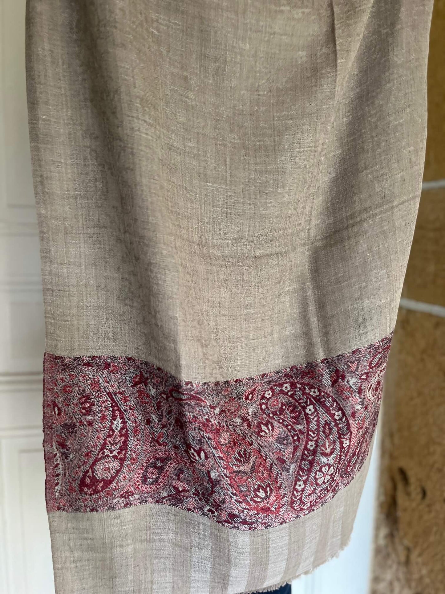 Écharpe pour femme, idéale pour un look élégant