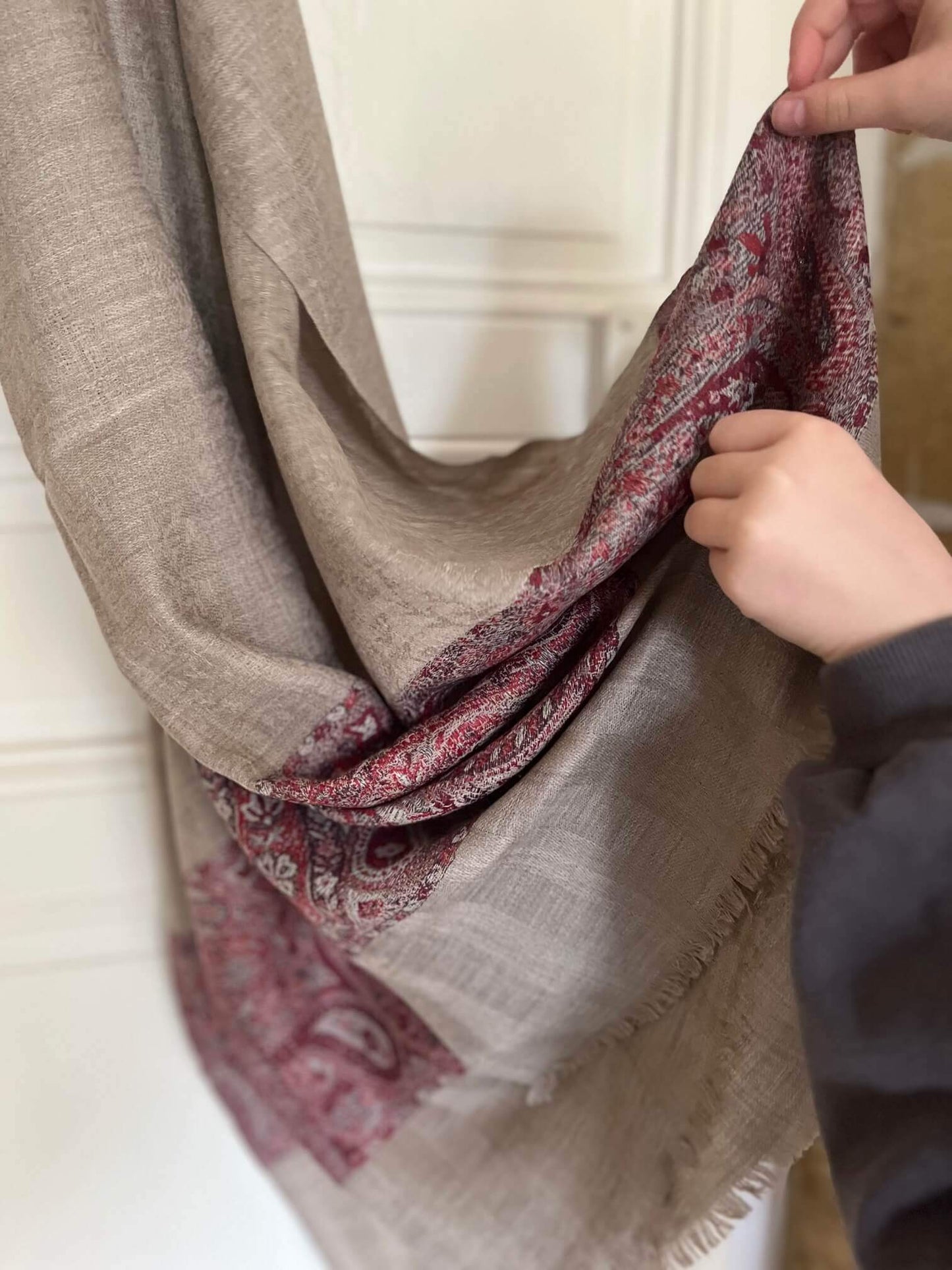 Écharpe bohème chaude, accessoire chic pour l’hiver