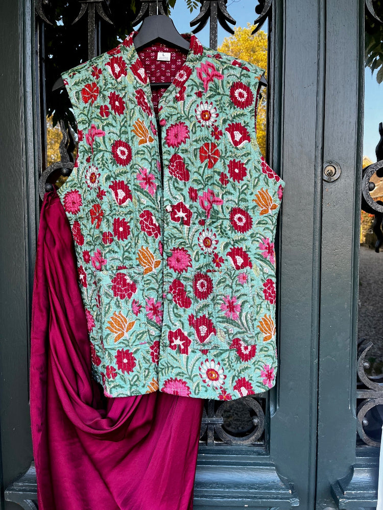 Détails du tissu kantha brodé, confection artisanale