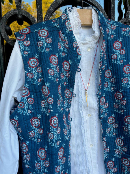 Gilet artisanal en coton coloré, idéal pour un look bohème chic