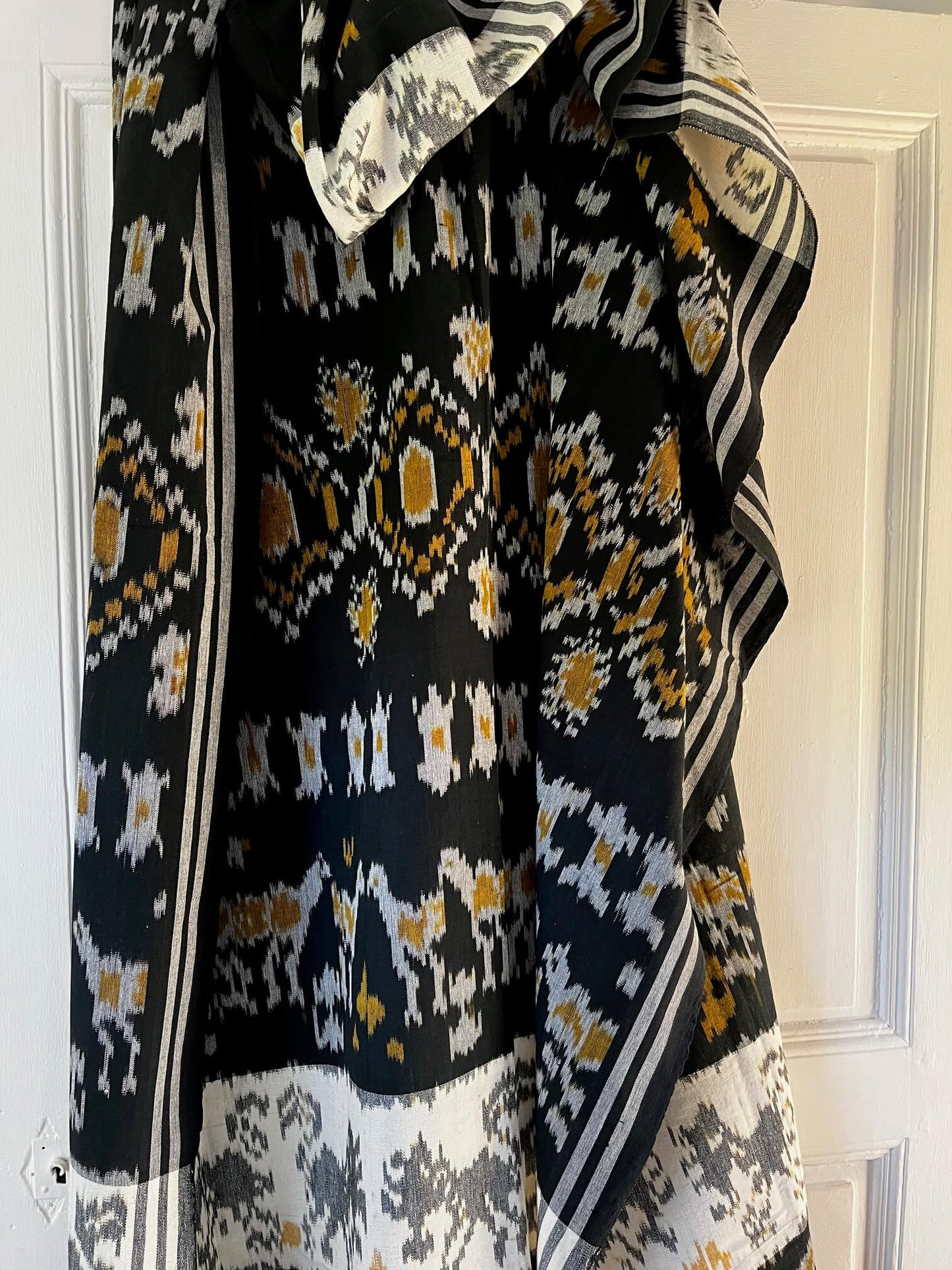 Jeté de lit Ikat Jaune en coton tissé, pièce artisanale et bohème