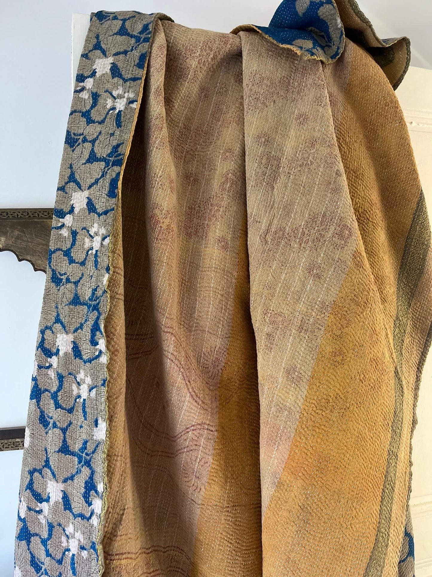 Kantha indien réversible en coton, face tons sable et vieux rose, fabrication artisanale