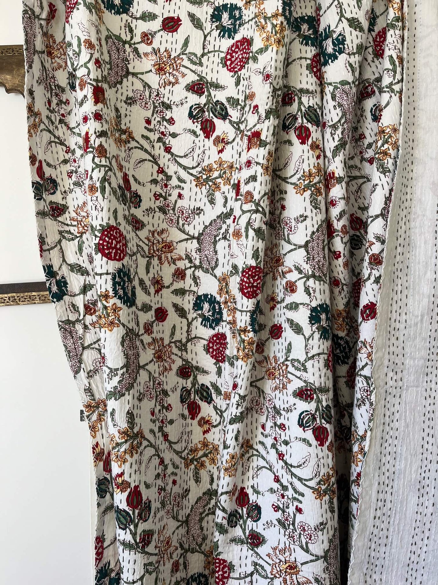 linge de lit artisanal, couvre-lit kantha fleuri