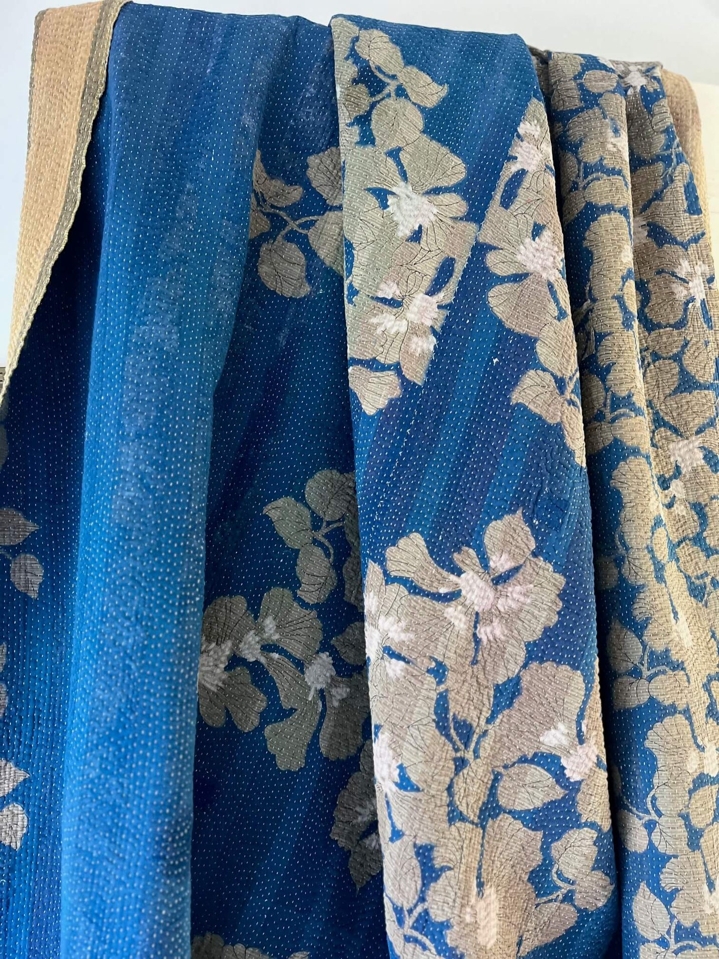 Textile indien réversible en coton, idéal pour un intérieur chaleureux et authentique