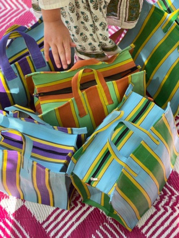 petit cabas rayé en fibre recyclée style estival