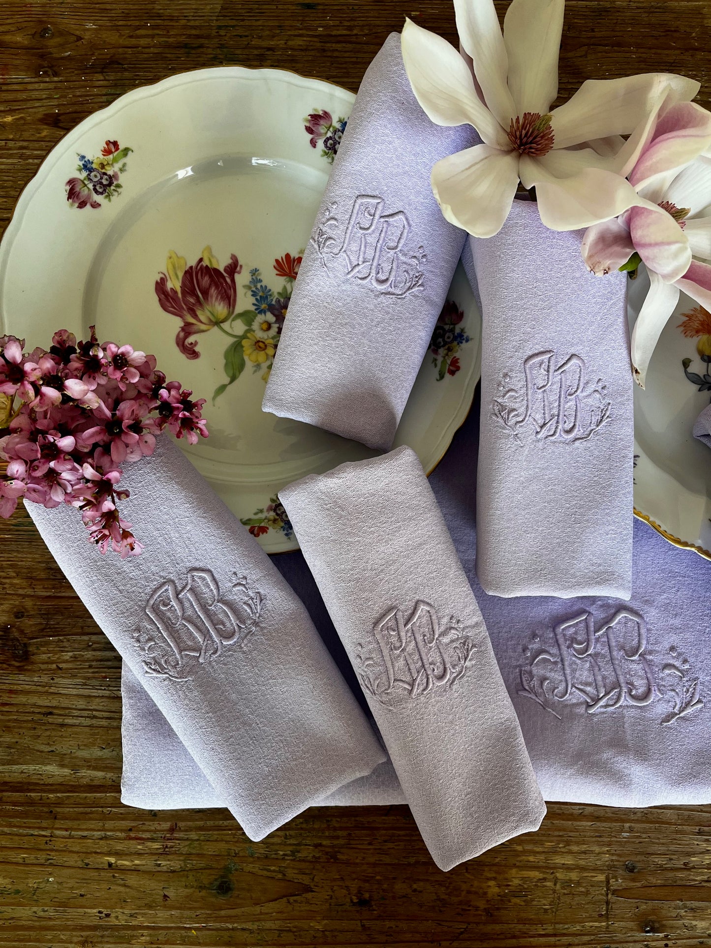 Lot de 6 serviettes anciennes avec monogramme RB teintées en mauve