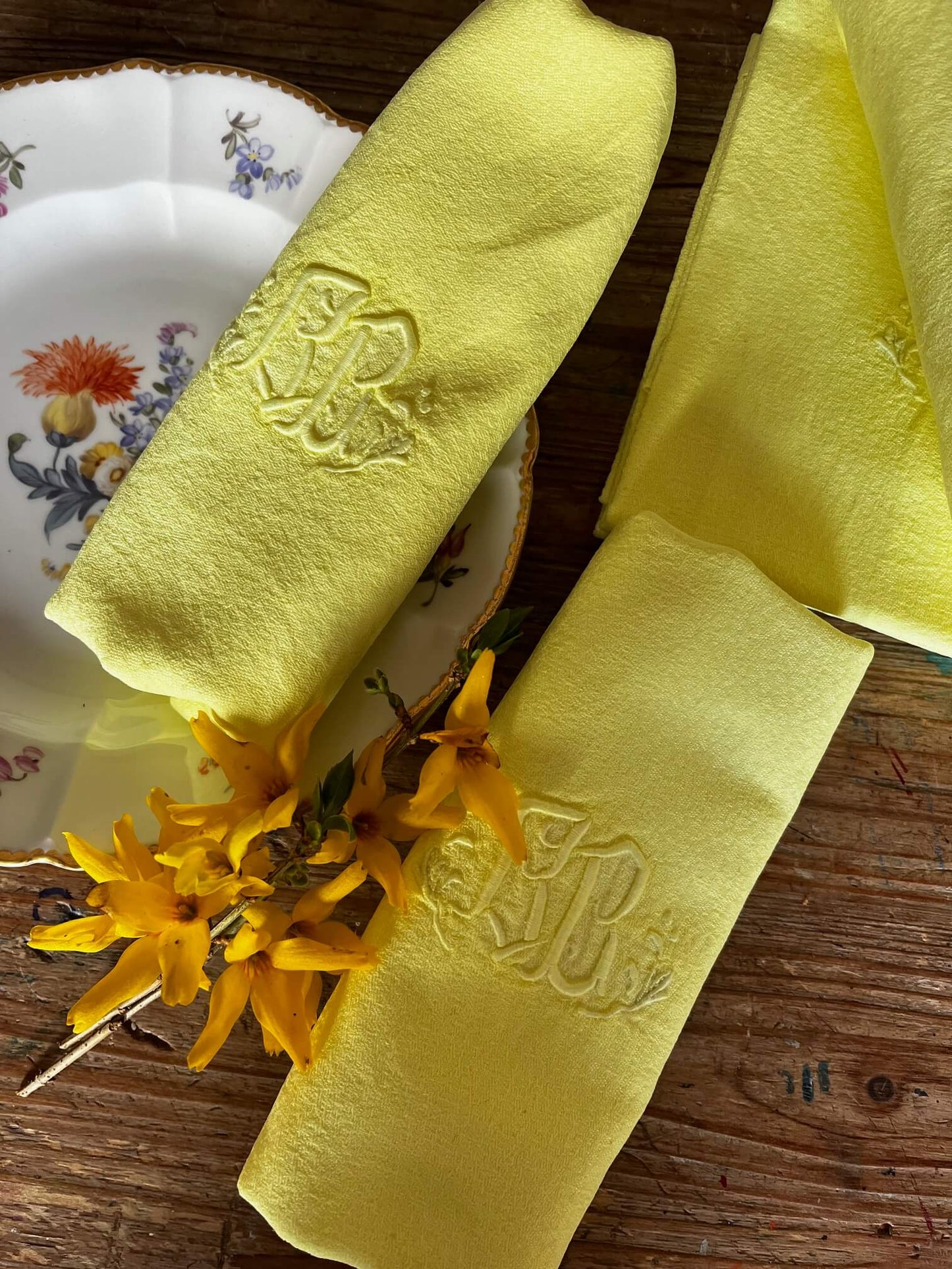 serviettes en tissu jaune