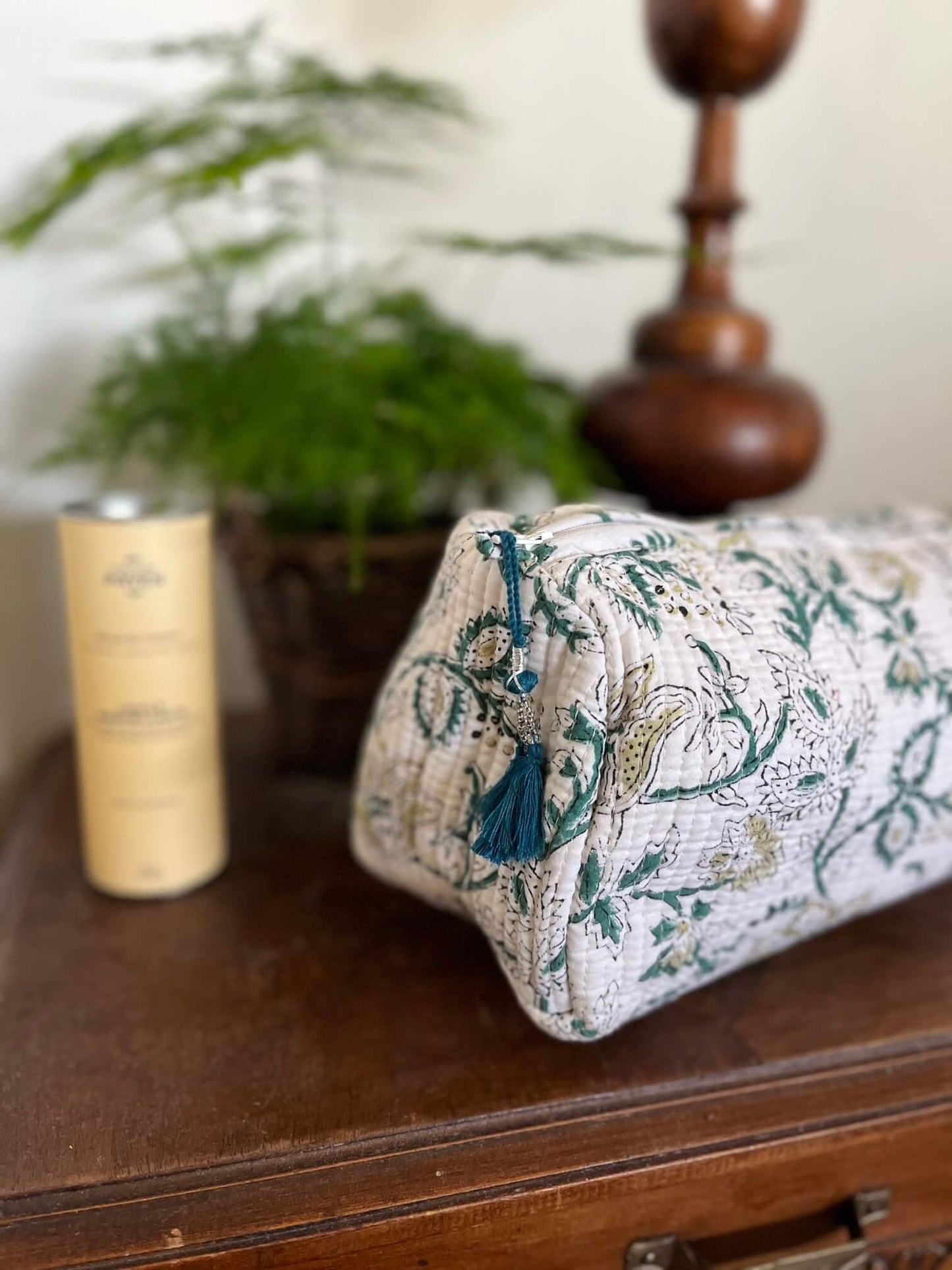 Trousse de toilette fleurie blanche en coton – taille L, grand format pratique pour voyage ou salle de bain