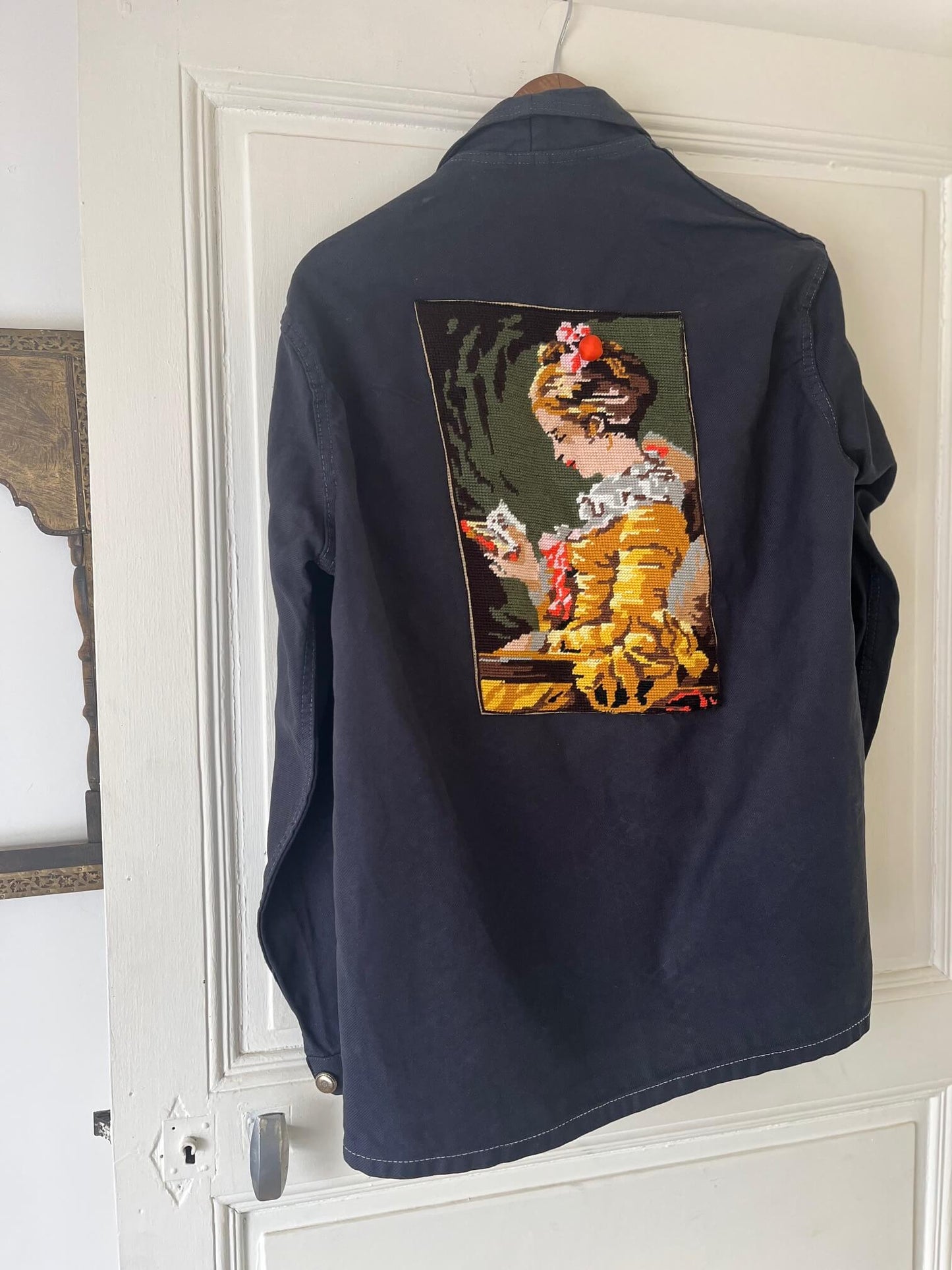 Veste vintage à plat, couleur bleu nuit, pièce unique