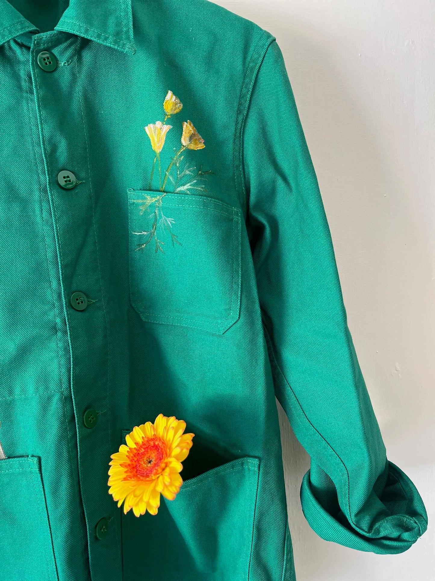 Veste de travail verte peinte à la main, idéale pour jardinière créative ou amatrice de pièces uniques faites main