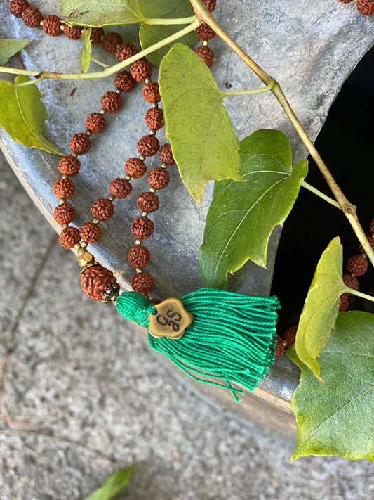 Collier mala rudraksha