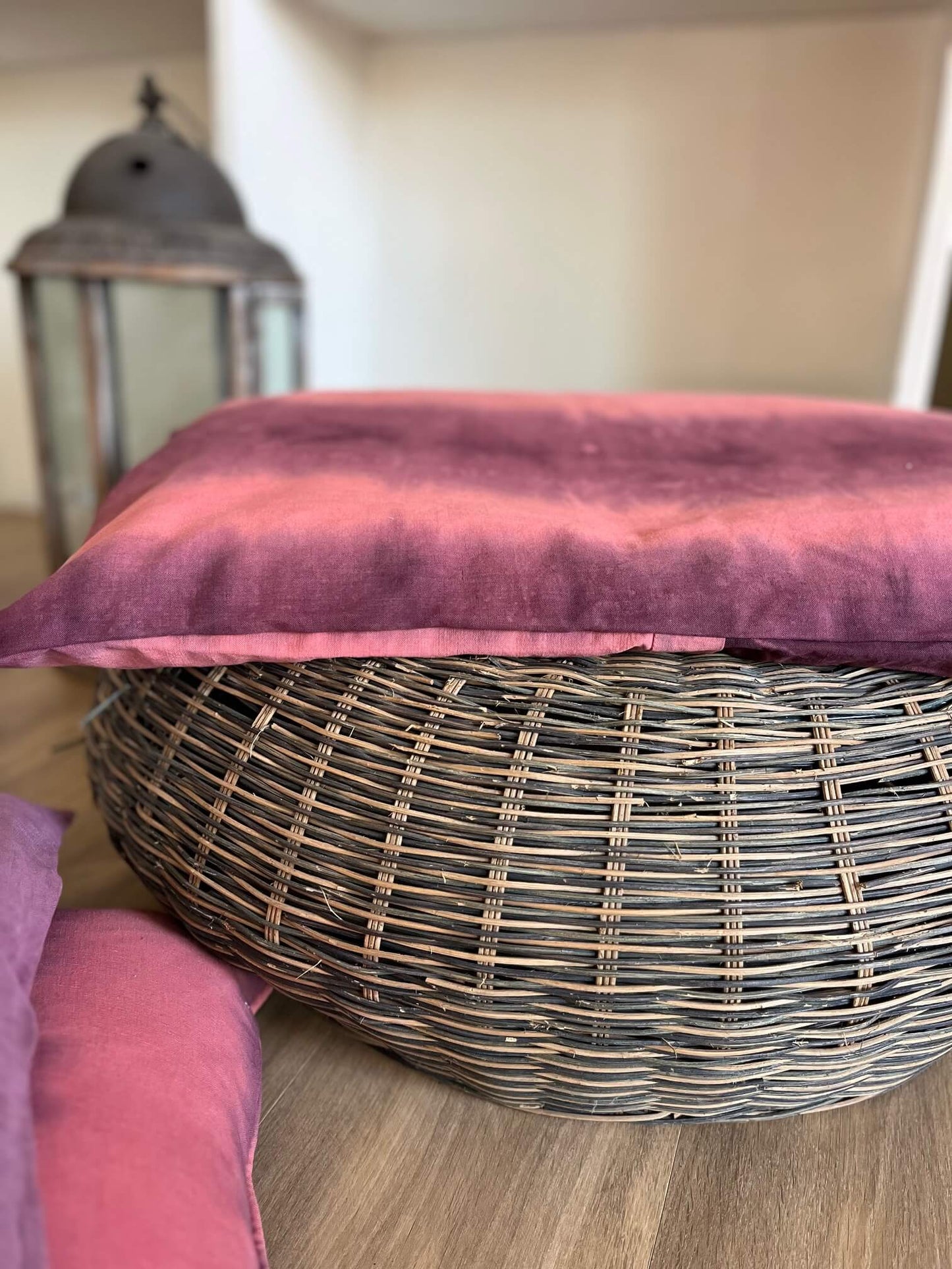 Housse de Coussin Tie Dye Lie de Vin 50x70 cm – Lin Naturel, Déco Bohème Chic, Artisanale