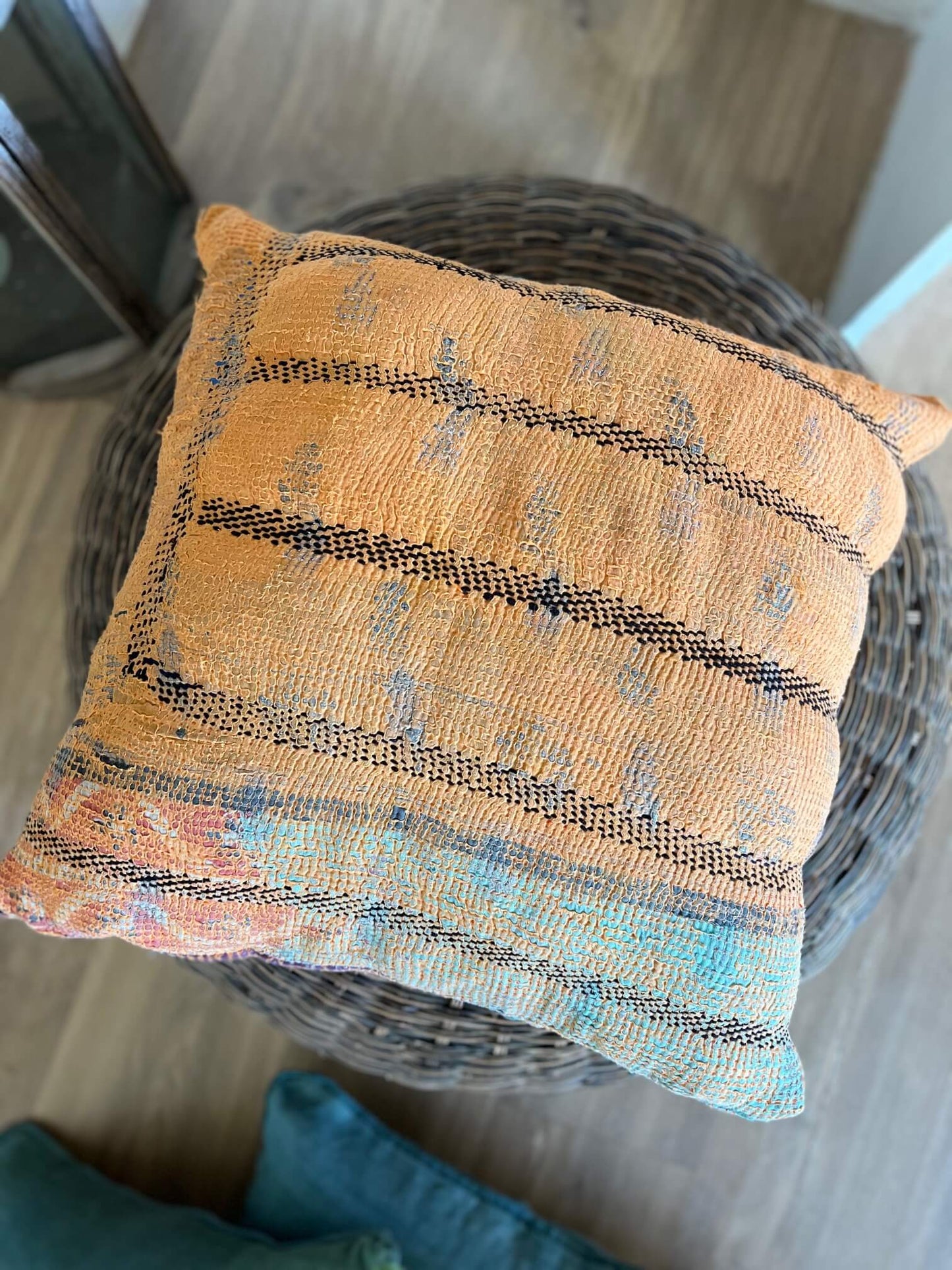 Coussin Kantha carré 50x50 – Décoration bohème artisanale