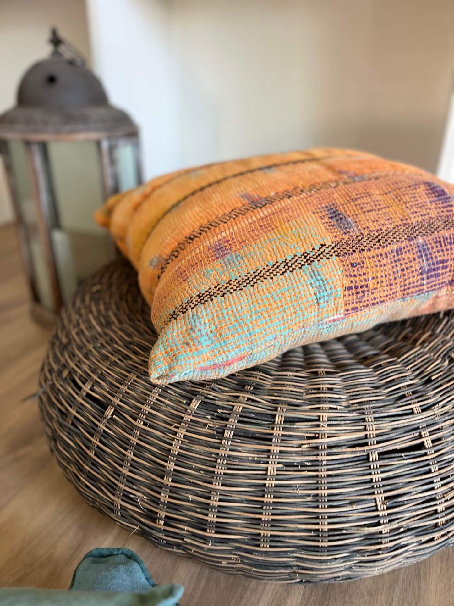 Coussin Kantha carré 50x50 – Décoration bohème artisanale