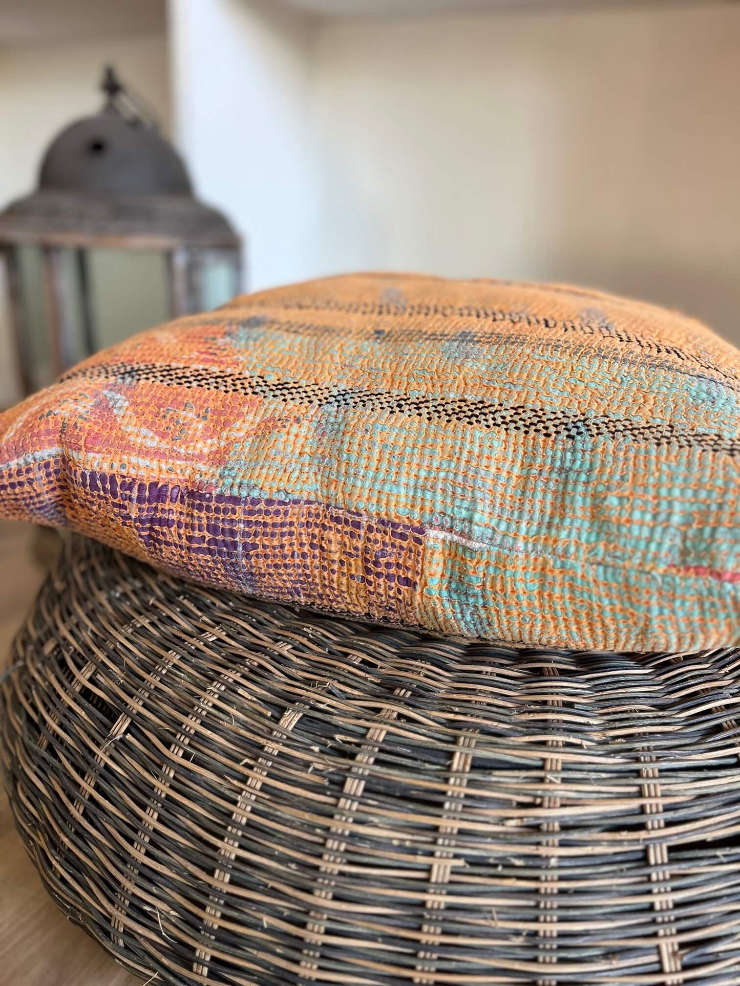 Coussin Kantha carré 50x50 – Décoration bohème artisanale
