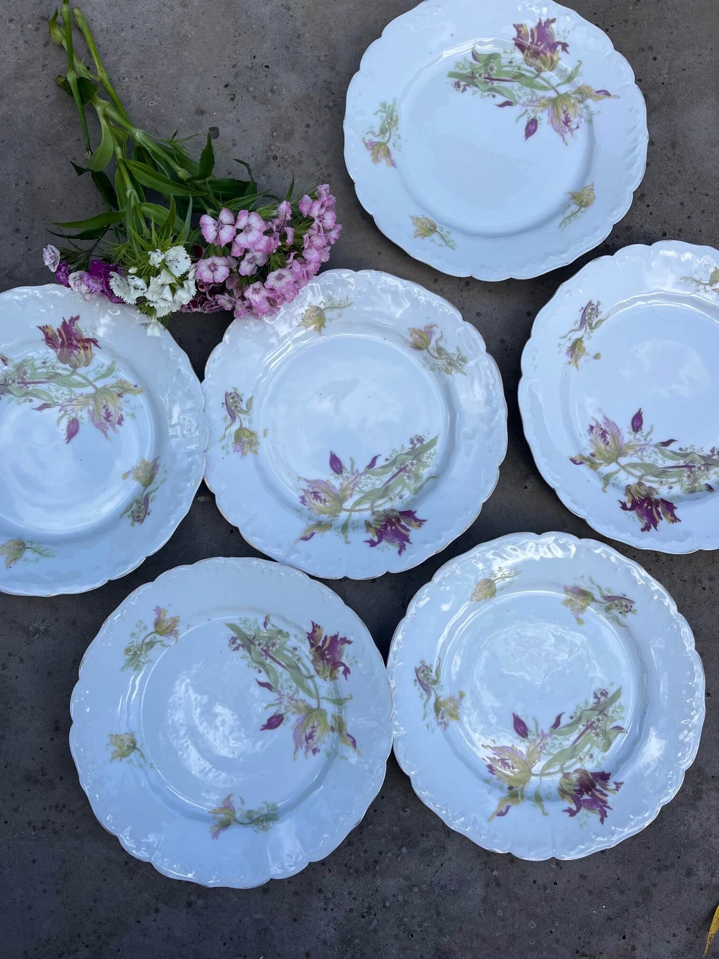 Assiettes vintage fleuries pour table brocante et maison de campagne