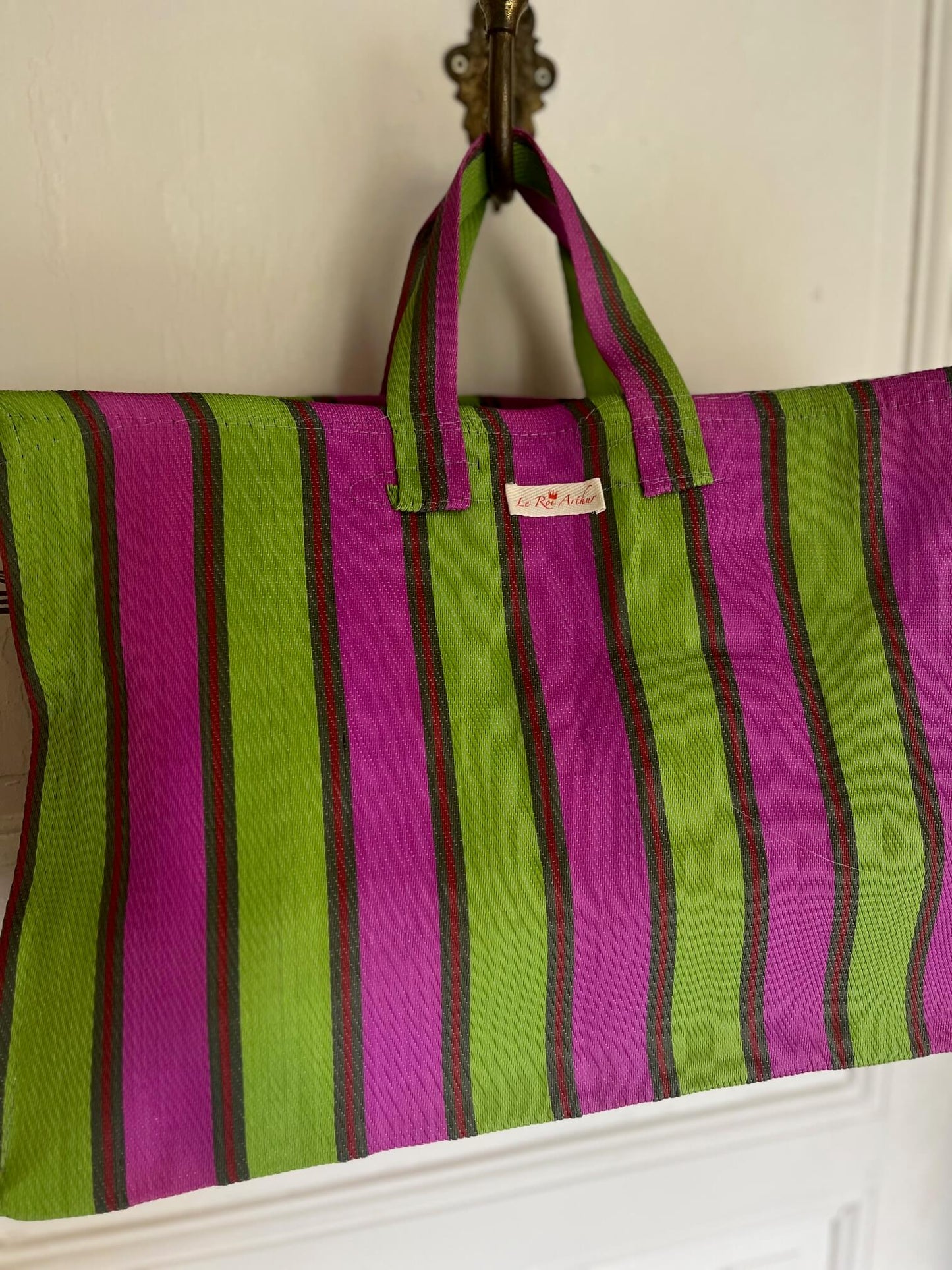 Grand cabas femme en fibre recyclée rayé aux couleurs vives été