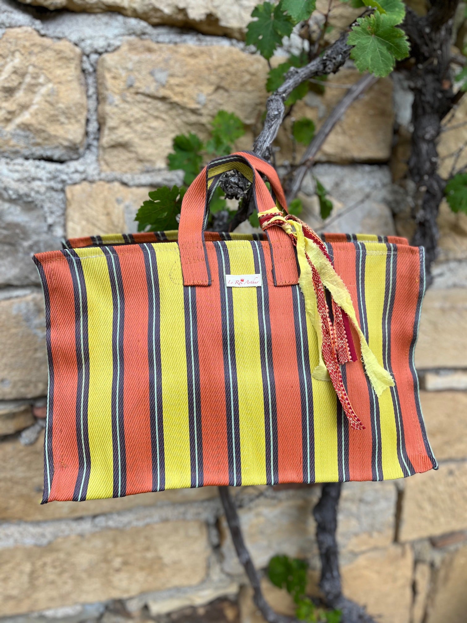 Zoom sur les détails du sac cabas recyclé