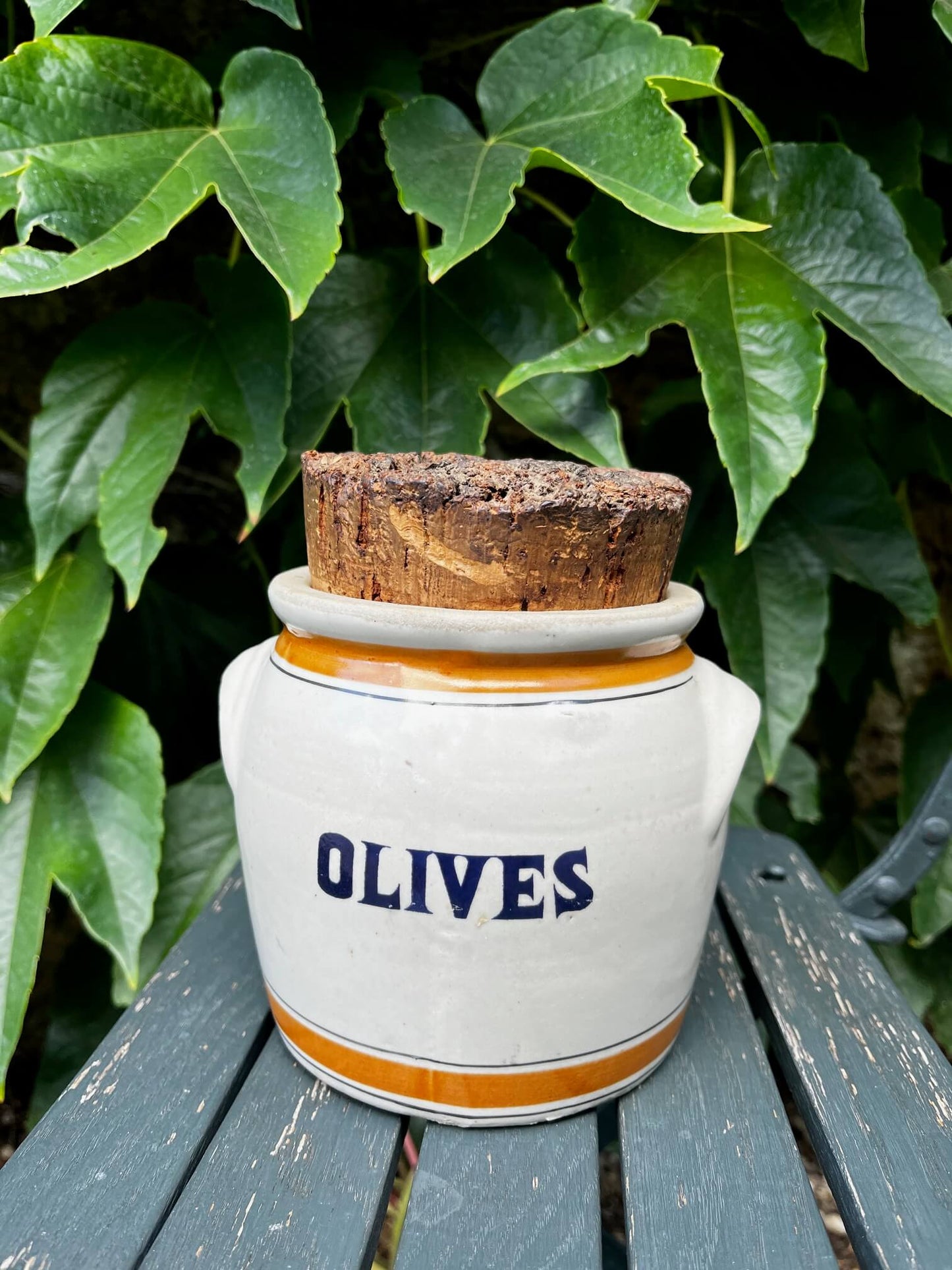 Céramique française rustique pot conservation olives tradition artisanale provençale