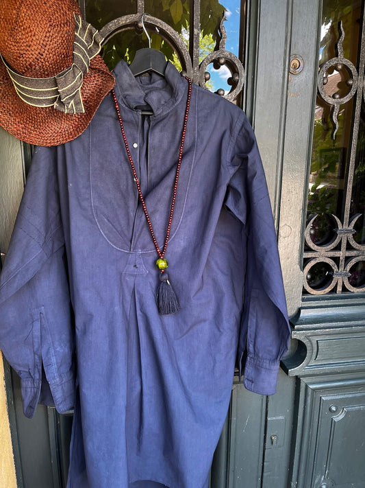 Chemise ancienne bleue nuit en coton, vue de face
