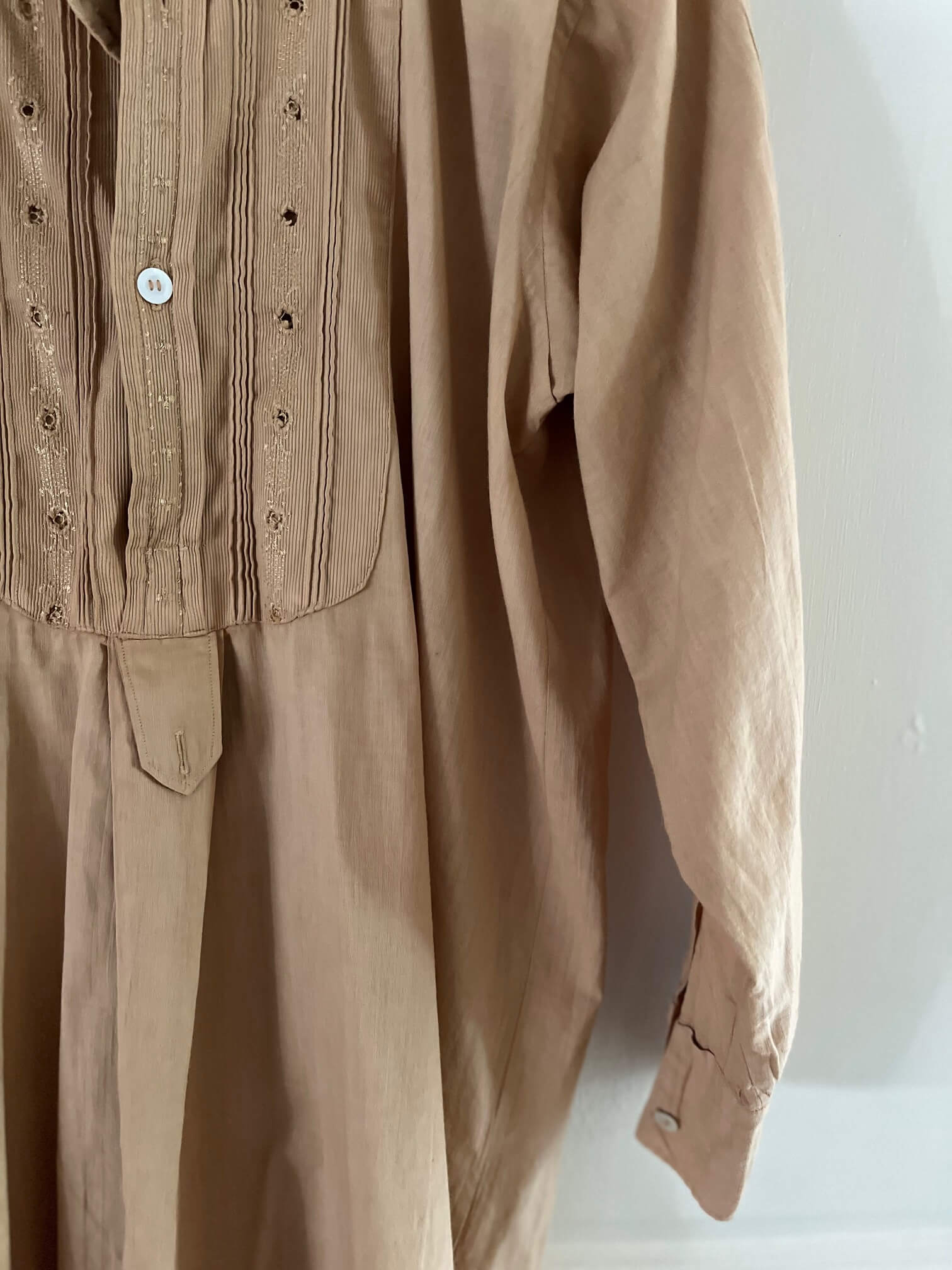 Chemise ancienne coton beige - détail boutonnières