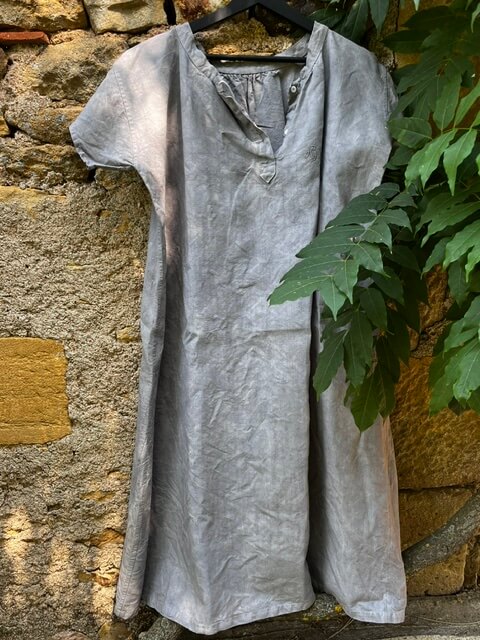 Chemise de nuit ancienne crème en coton ancien intégrée à la parure Les Nuits de Princesse Marie