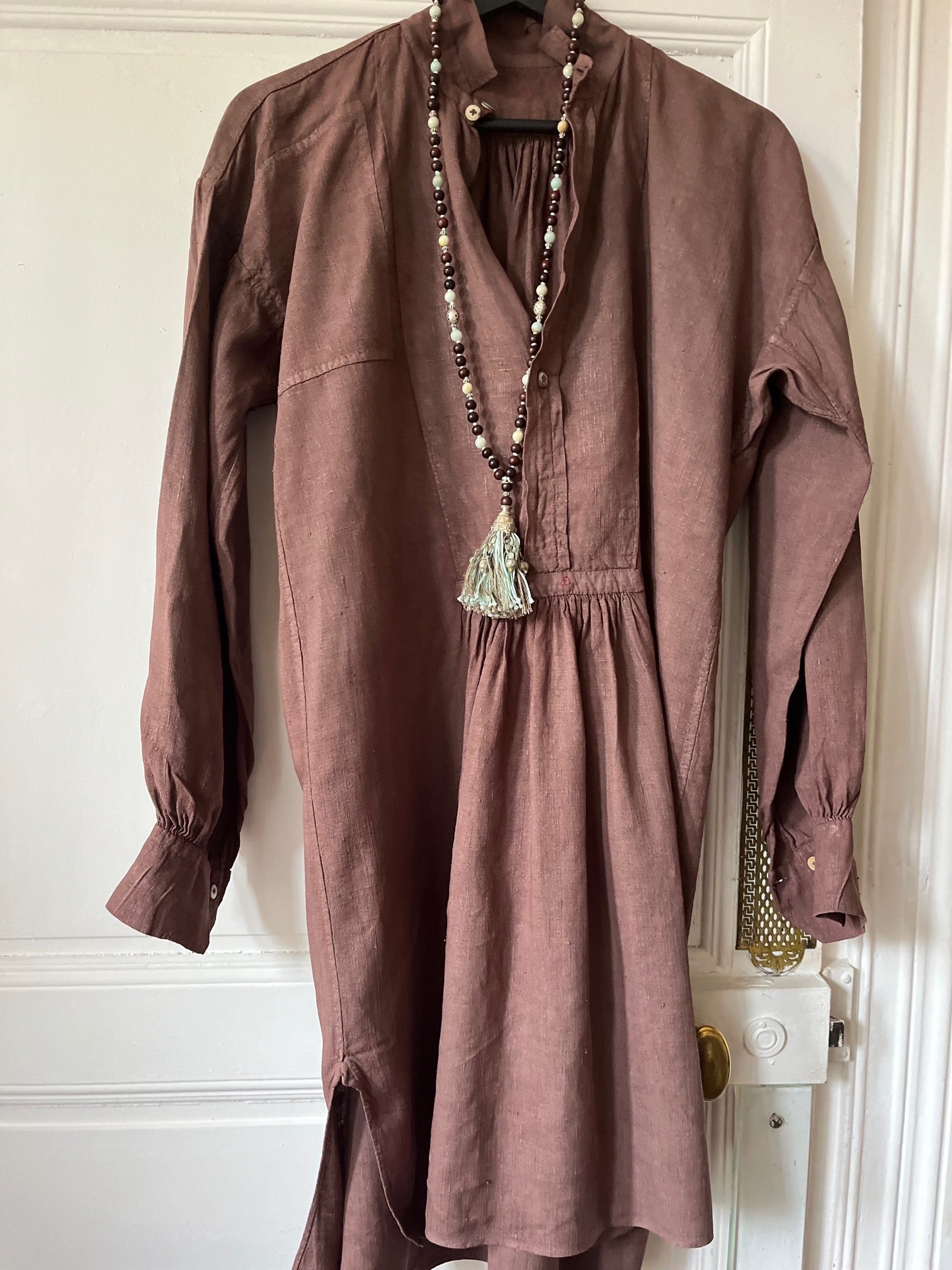 Chemise vintage chocolat en coton ancien upcyclée, taille L