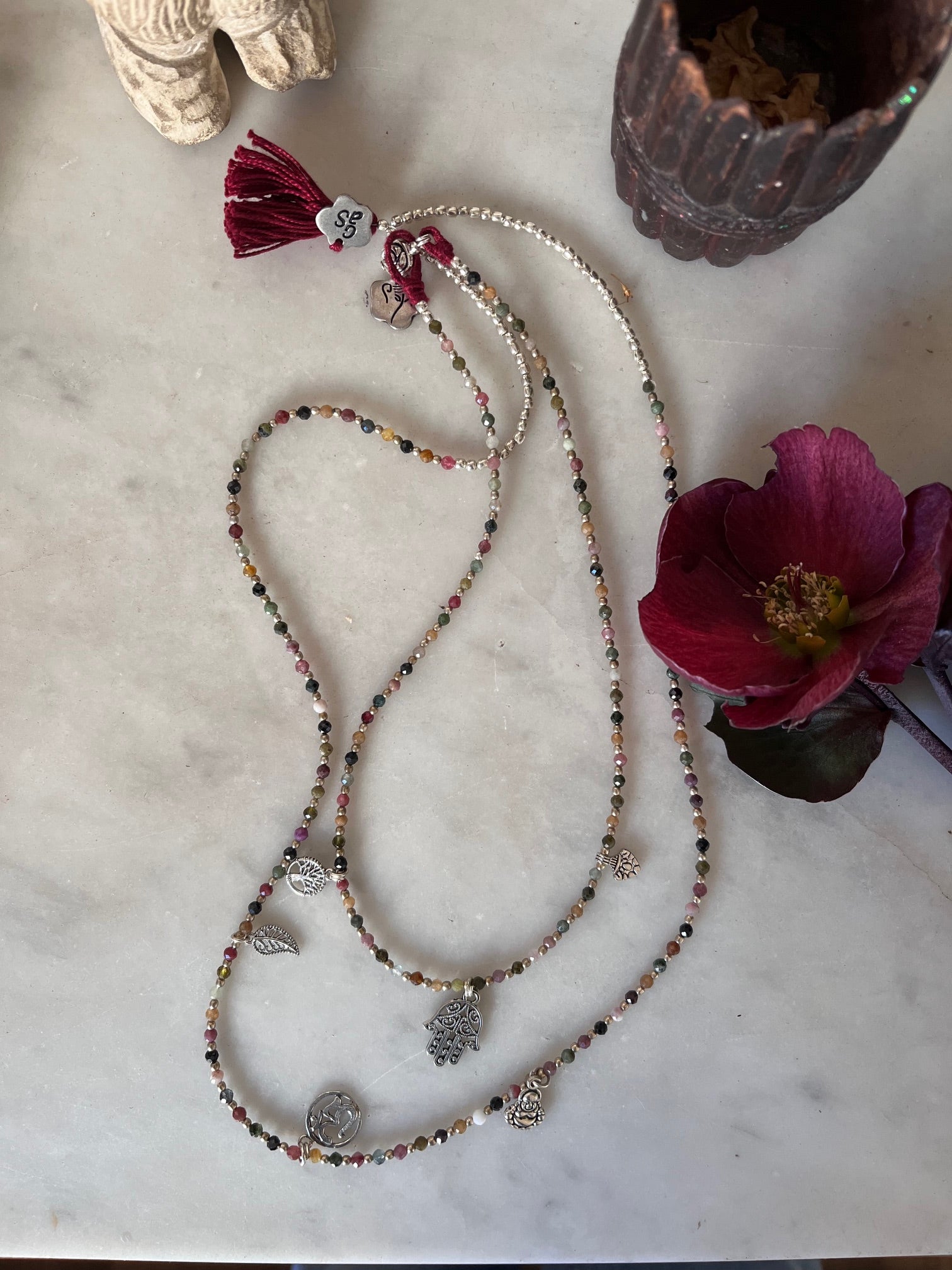 Collier long en perles colorées pour look bohème chic