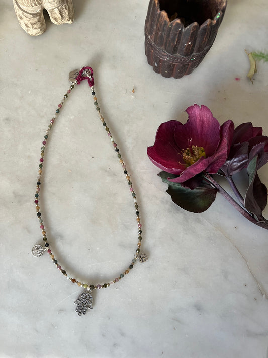 Collier ras du cou bohème en perles artisanales pièce unique