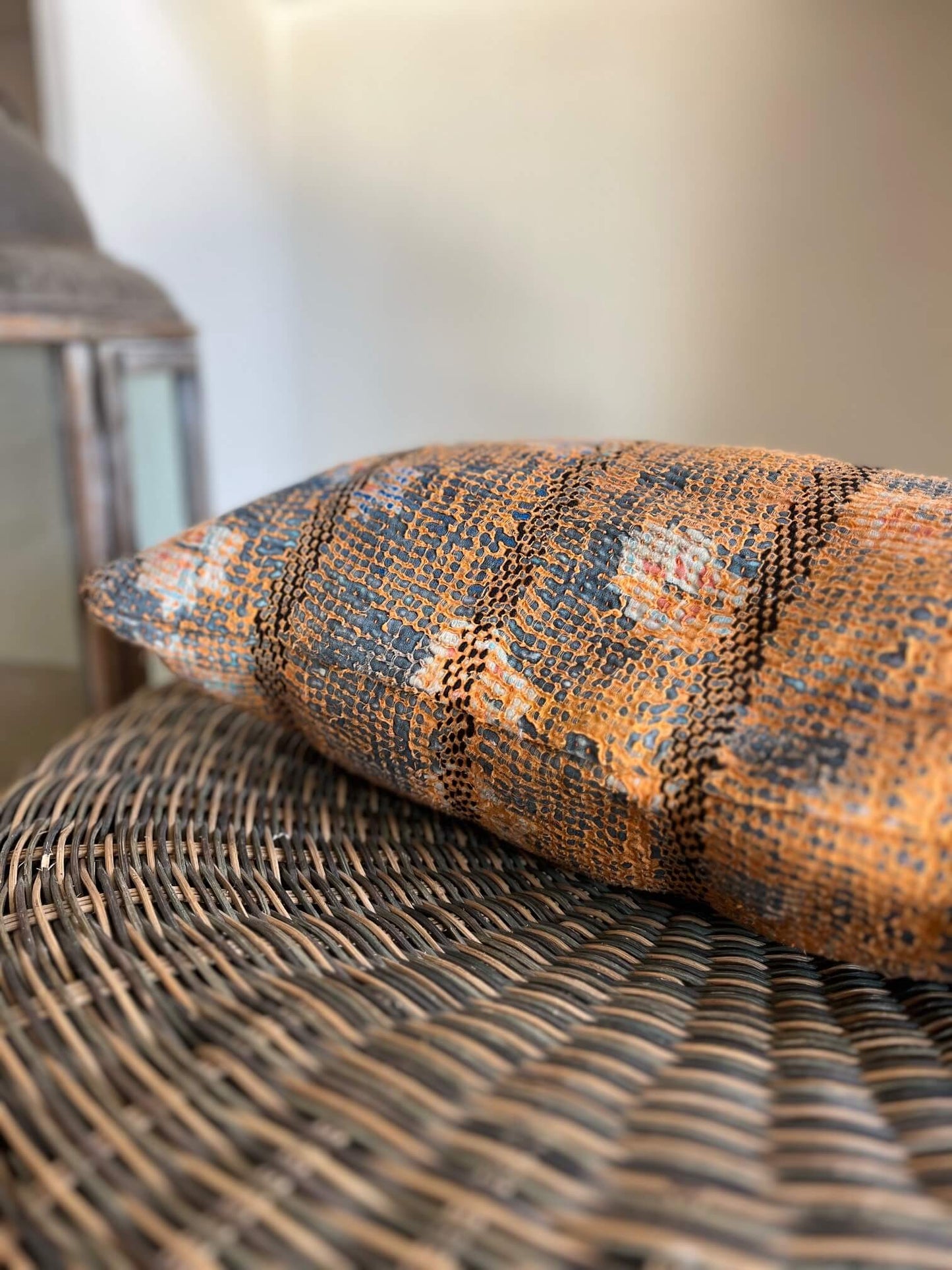 Coussin bohème chic en coton recyclé avec couture Kantha, décoration ethnique