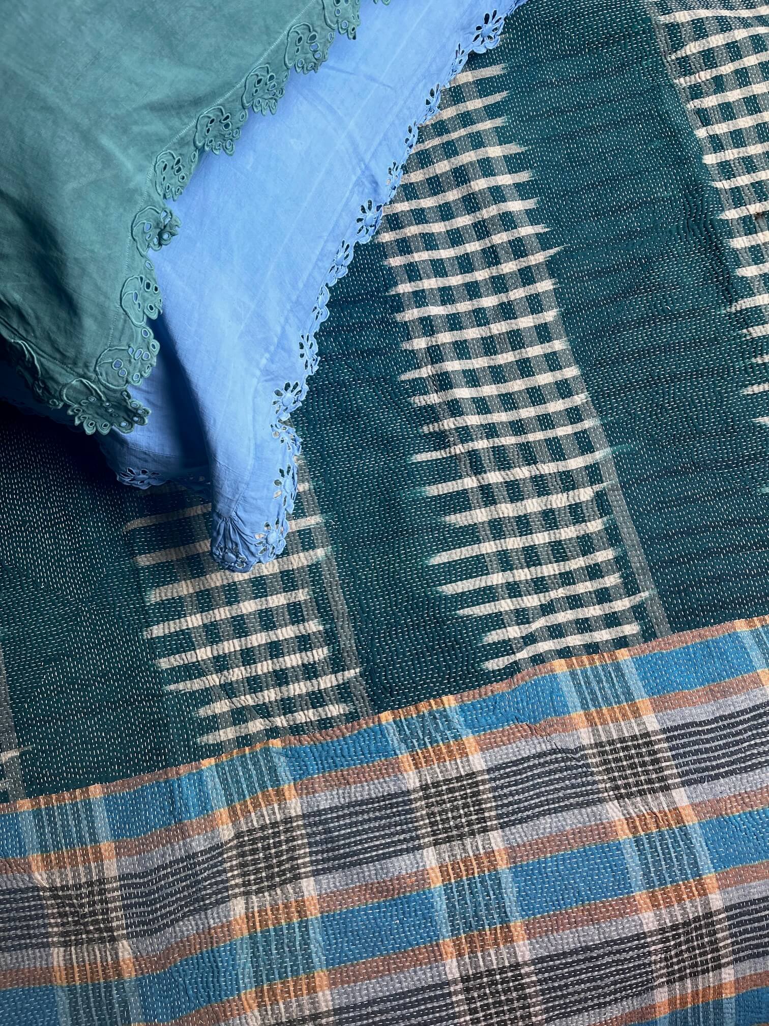 Kantha indien vert en coton fait main pour décoration bohème chic