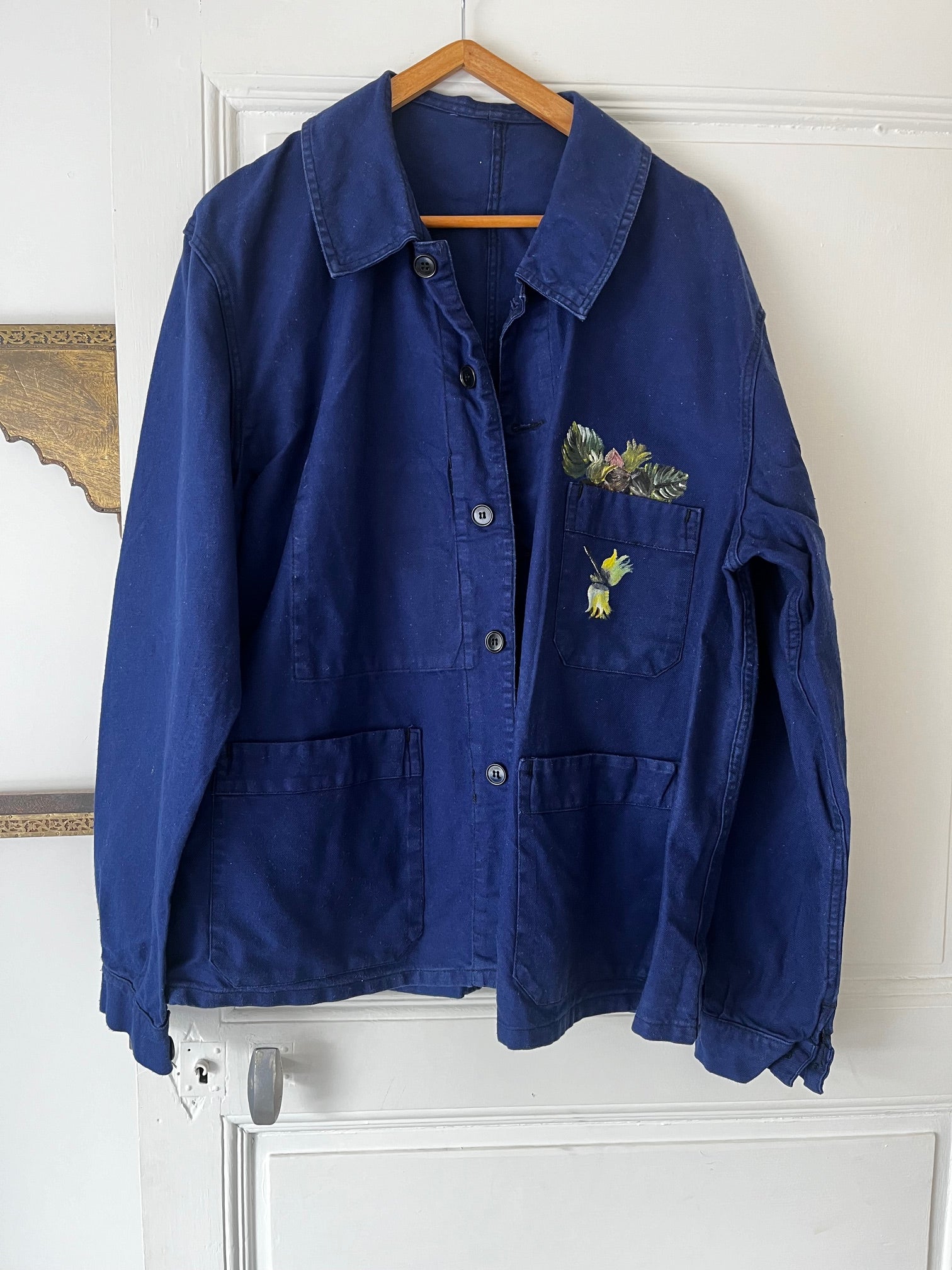 Détails authentiques bleu de travail vintage français, boutons et finitions d'origine