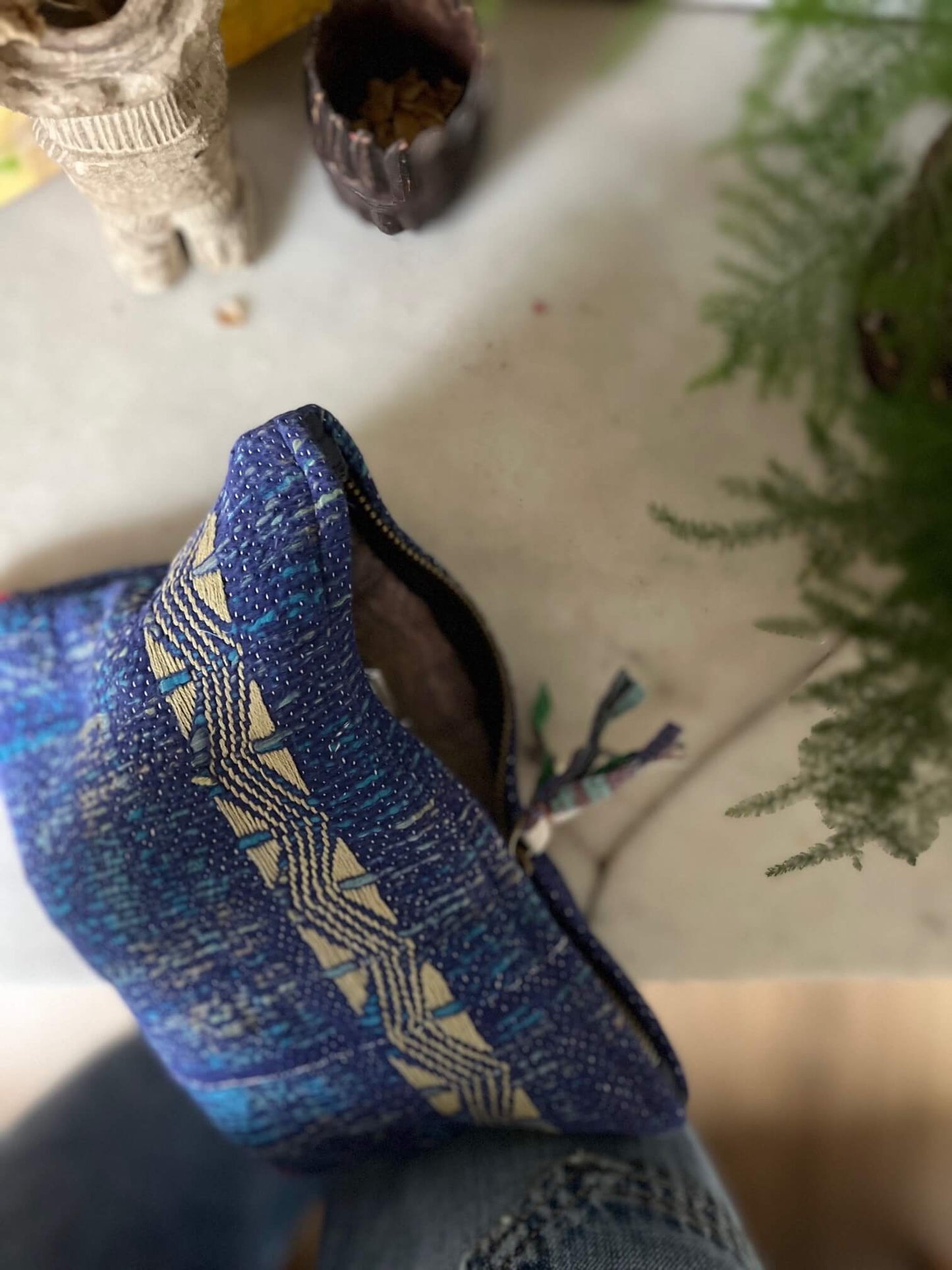 details de la pochette indigo