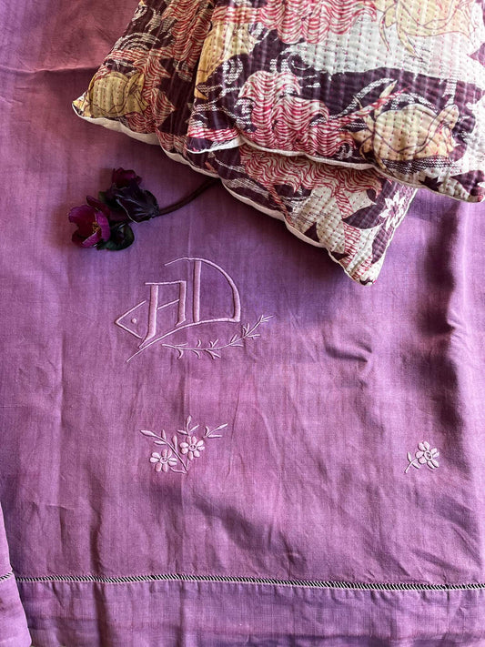 Drap ancien en coton teint vieux rose avec broderie vintage