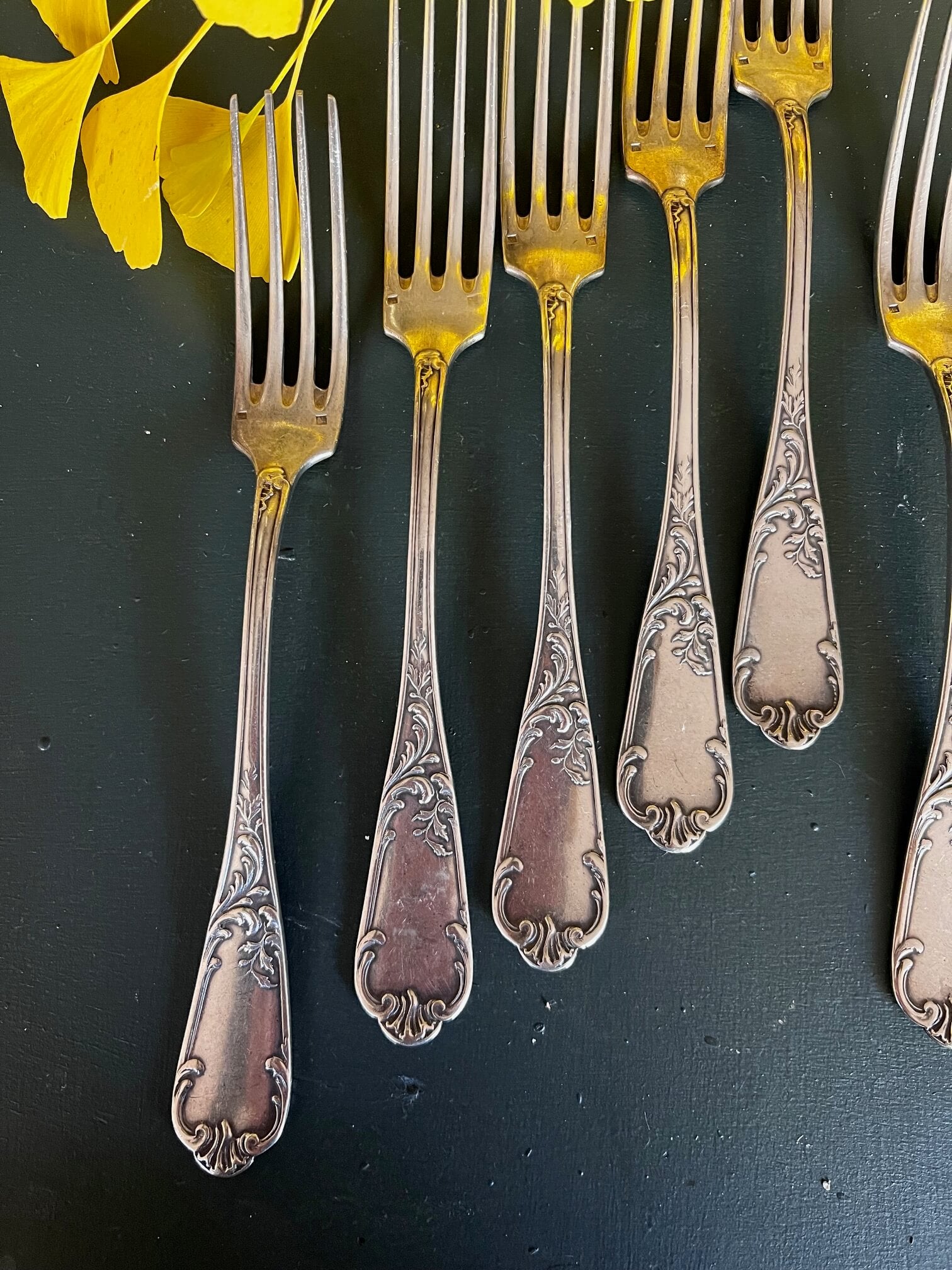 Fourchettes anciennes pour décoration table élégante
