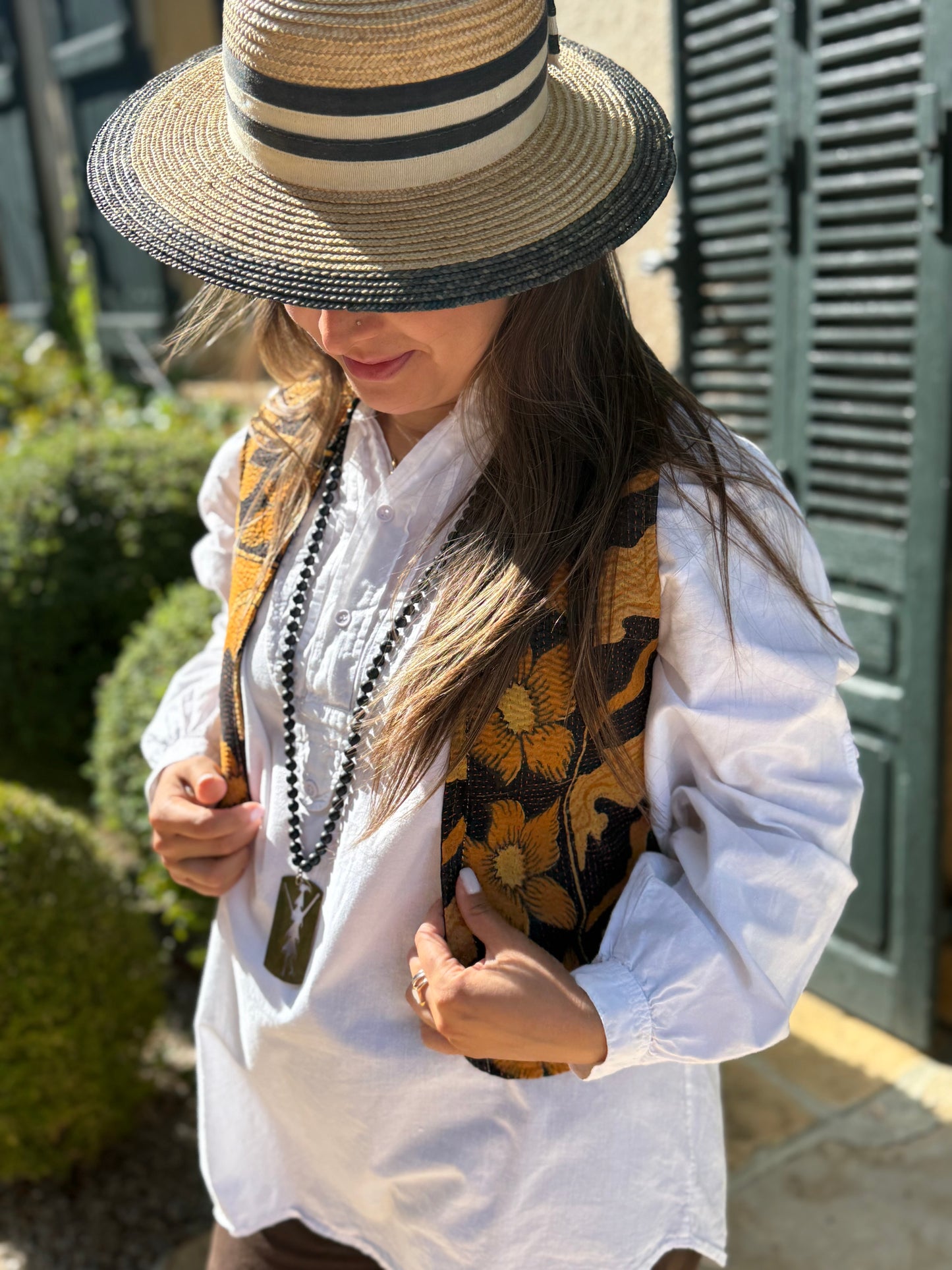 Vue de dos du gilet femme Joséphine en Kantha indien