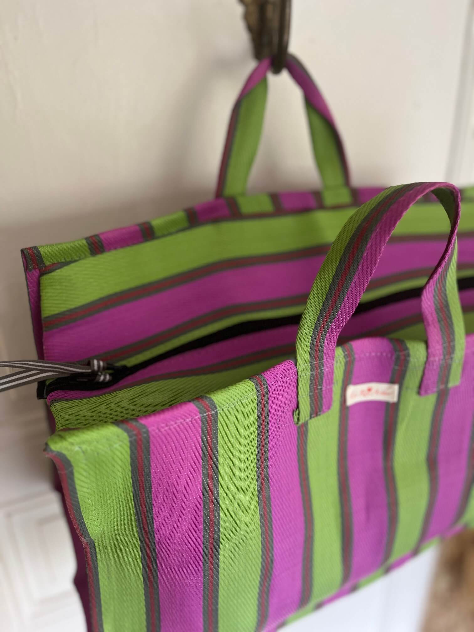 Cabas écologique rayé vert et orange léger et pratique pour le quotidien