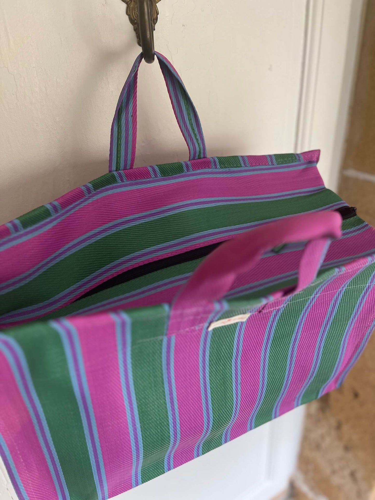 Cabas écologique rayé vert et rose aux couleurs douces et estivales