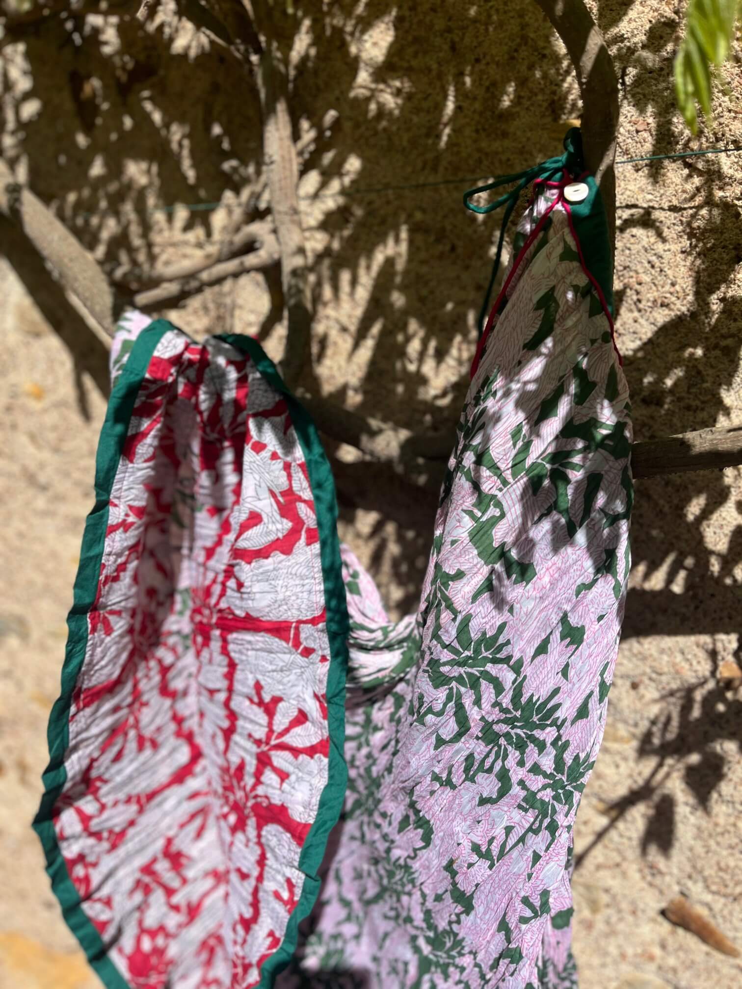 jupe été femme fluide rose motifs végétaux verts style bohème