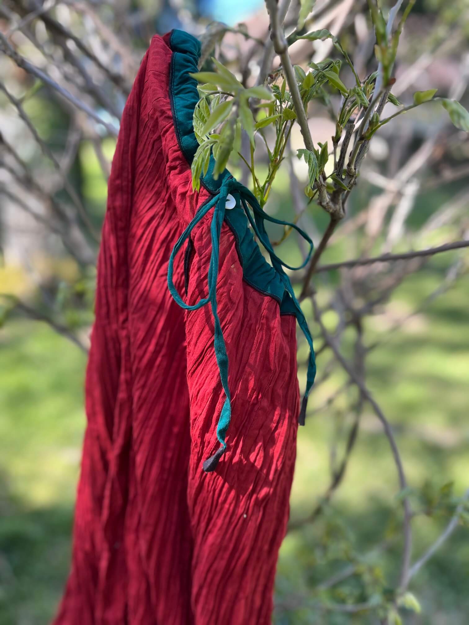 Jupe bohème longue rouge en coton, lien ajustable à la taille, non réversible avec doublure fleurie